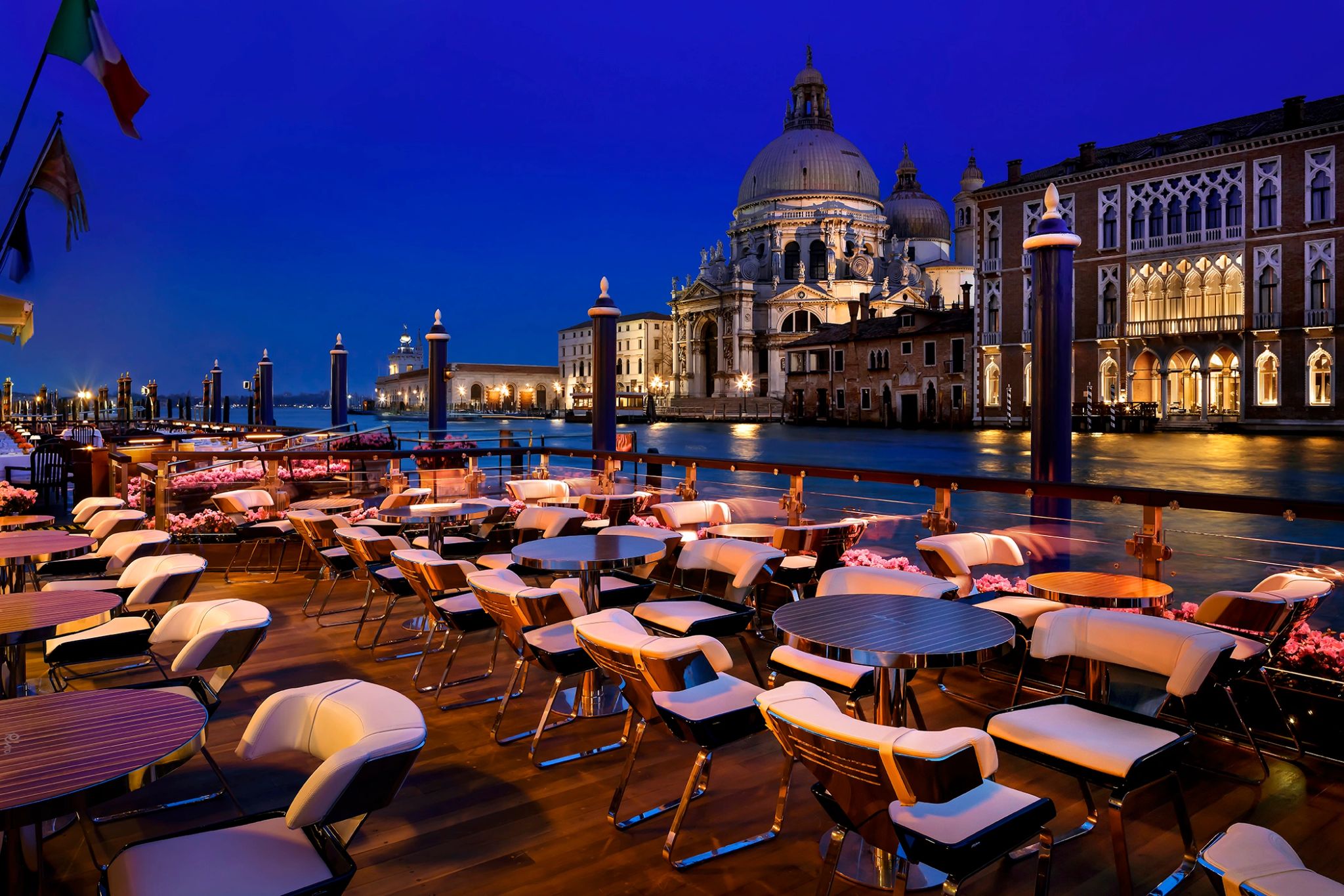 Riva Lounge coquetel ao entardecer em veneza - lounge exclusivo - luxo e conforto