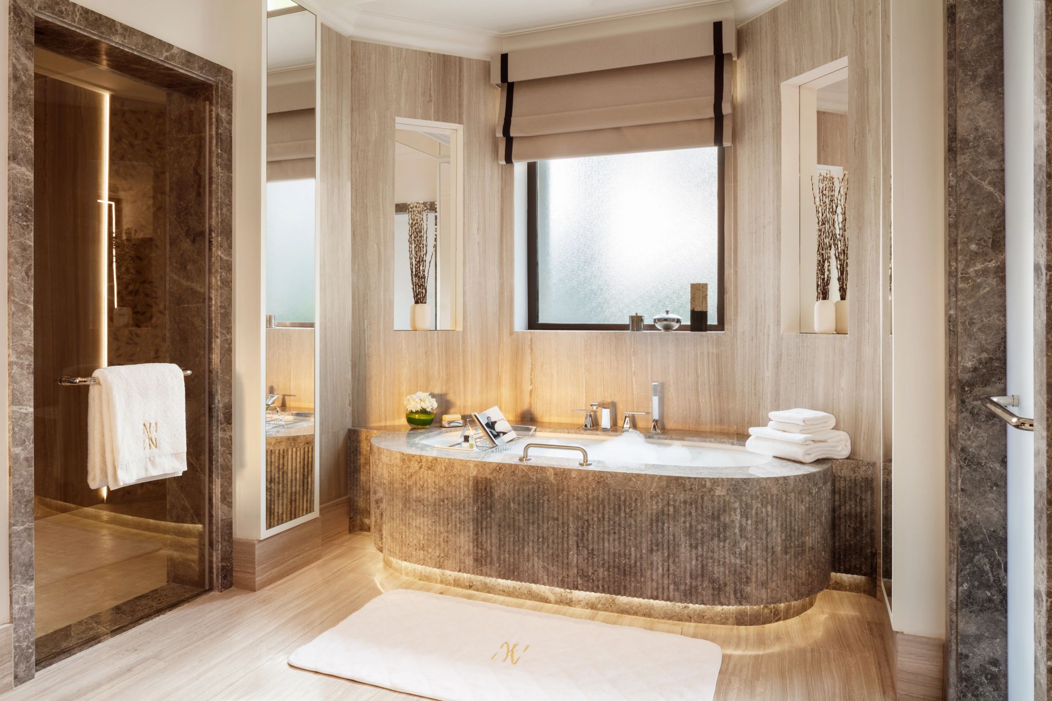 Three Bedroom Malakiya Villa banheiro de luxo – banho premium - banheira