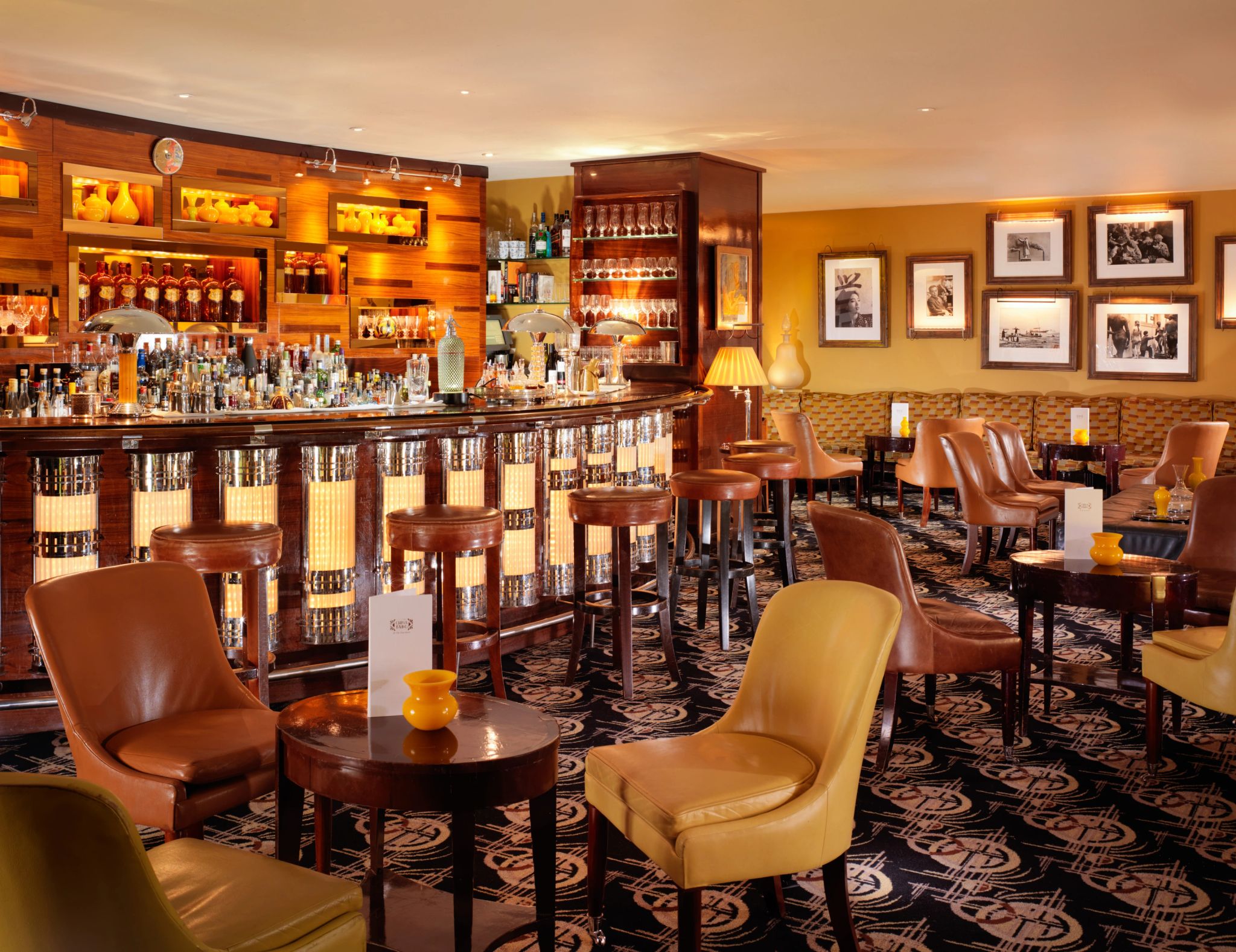 Bar China Tang bar de luxo - gastronomia do hotel - vitrine de bebidas