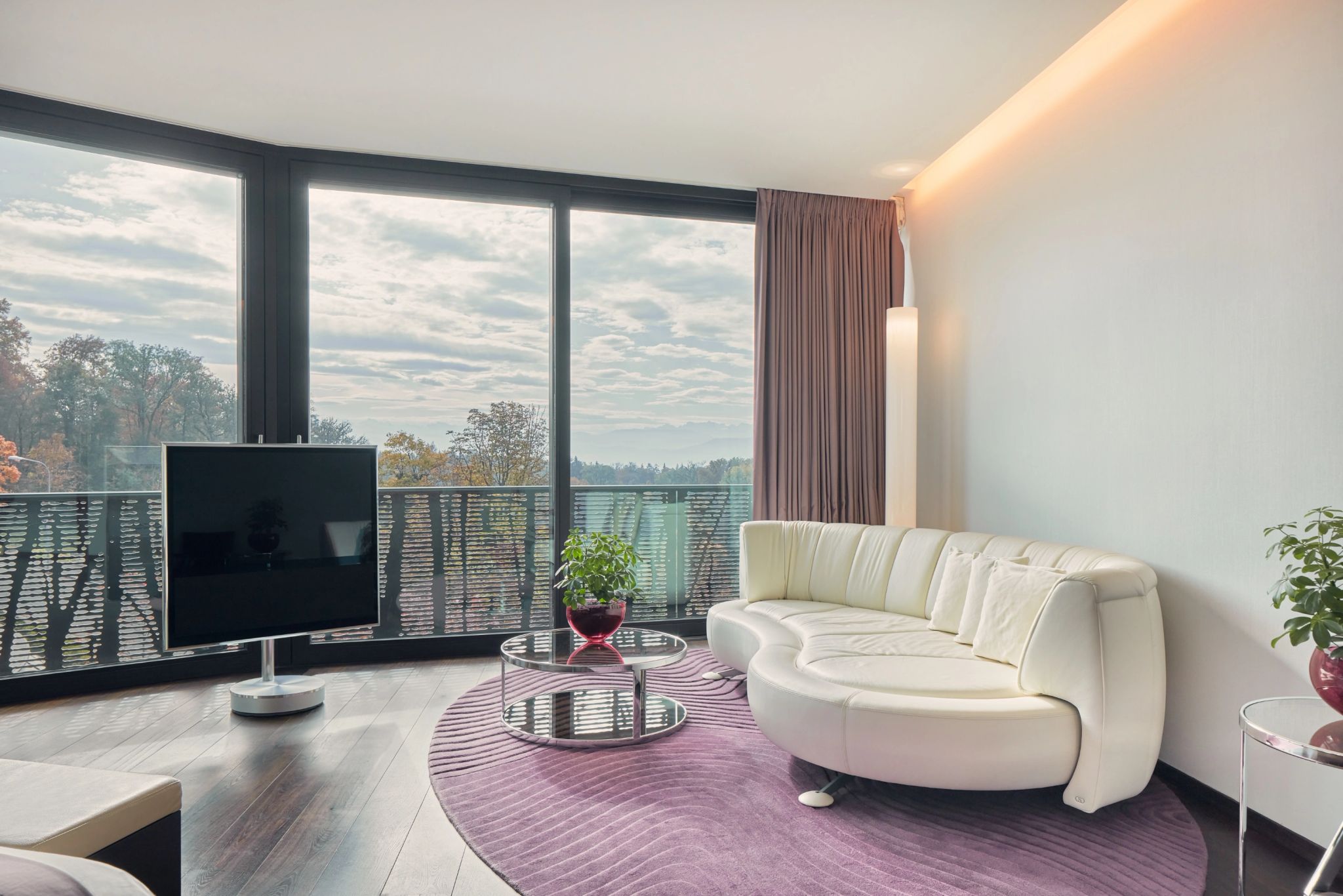 suite com sala – vista zurich - decoraçao moderna - sofa confortavel - sala de estar