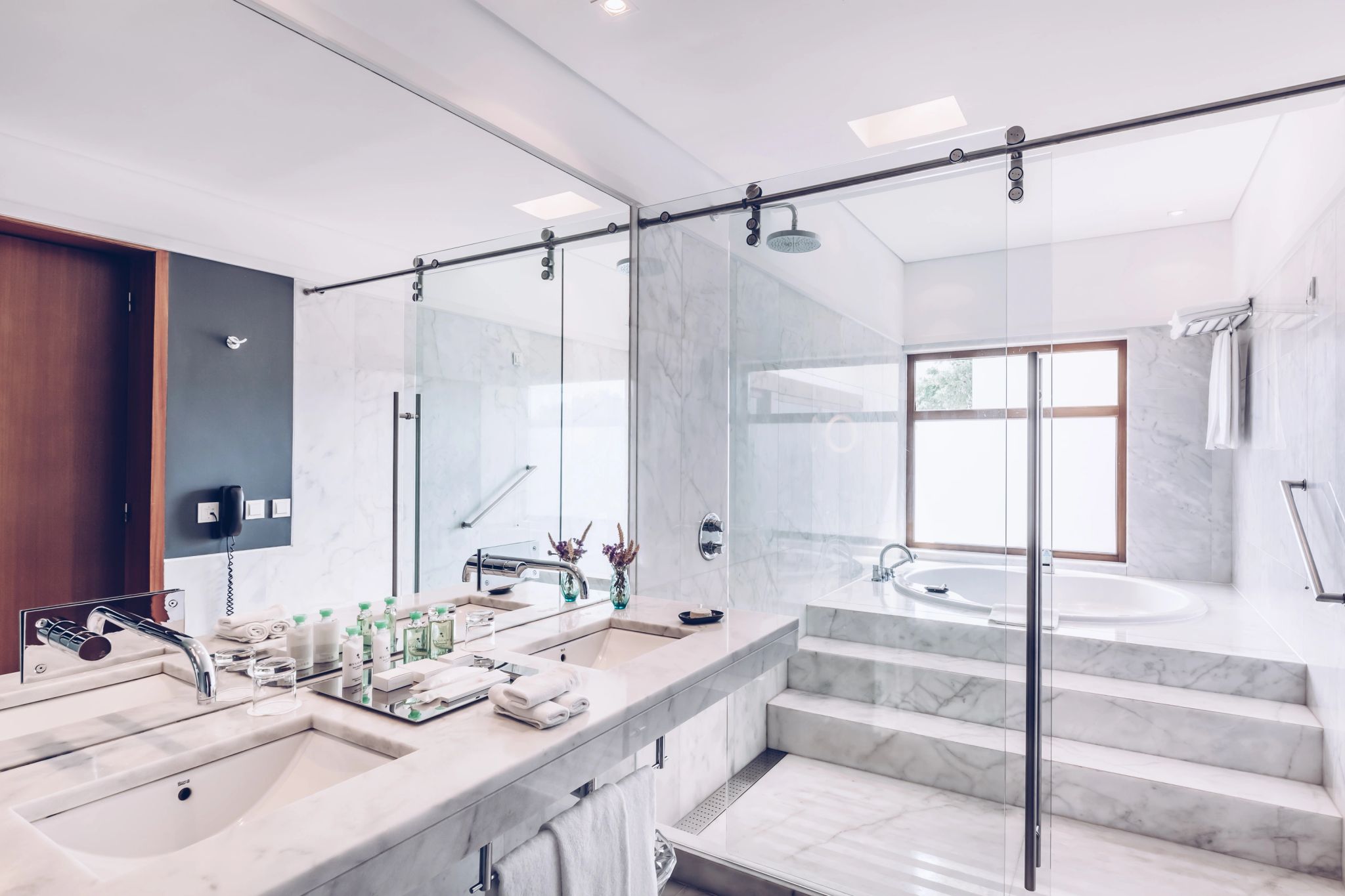 Grand Deluxe Design hidro - pia dupla - banheiro da suite