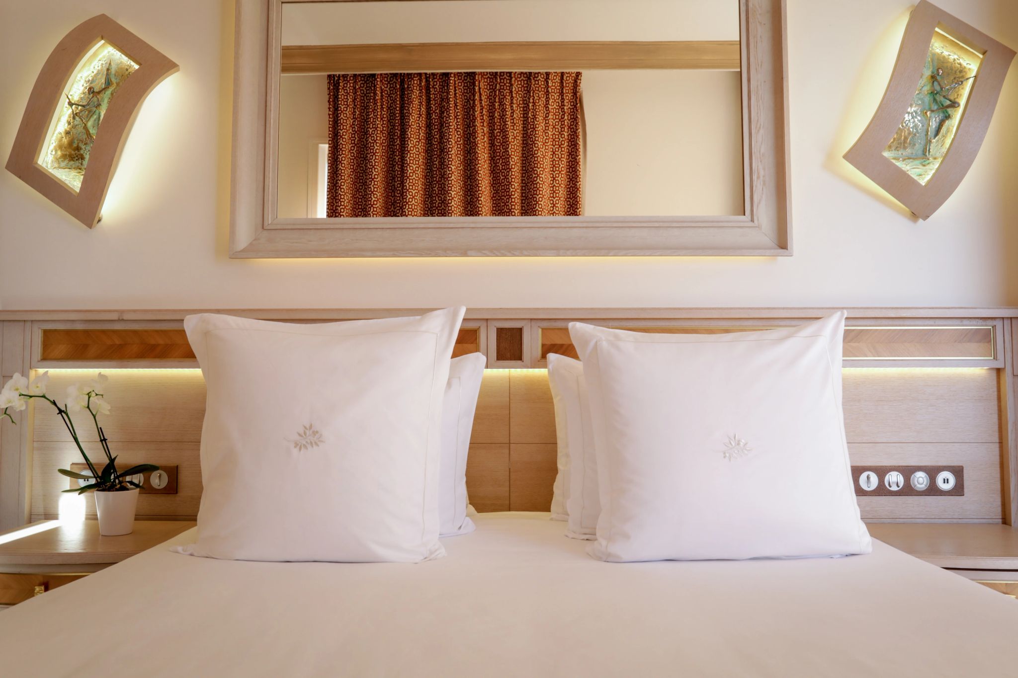 Superior cama king-size - decoracao moderna - vista jardim