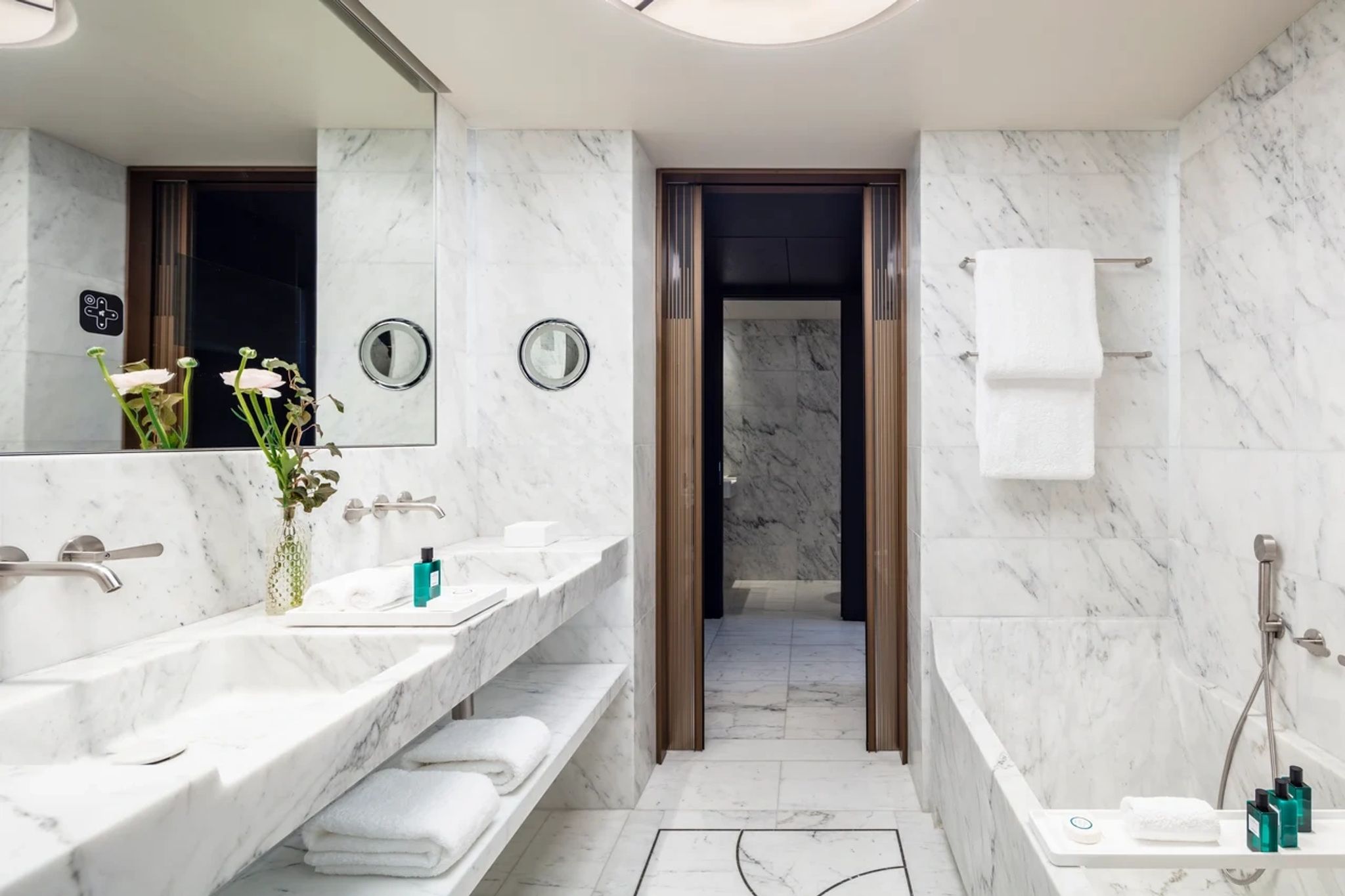 Lutetia Suite banheiro em marmore - banheiro chique - suite com banheira