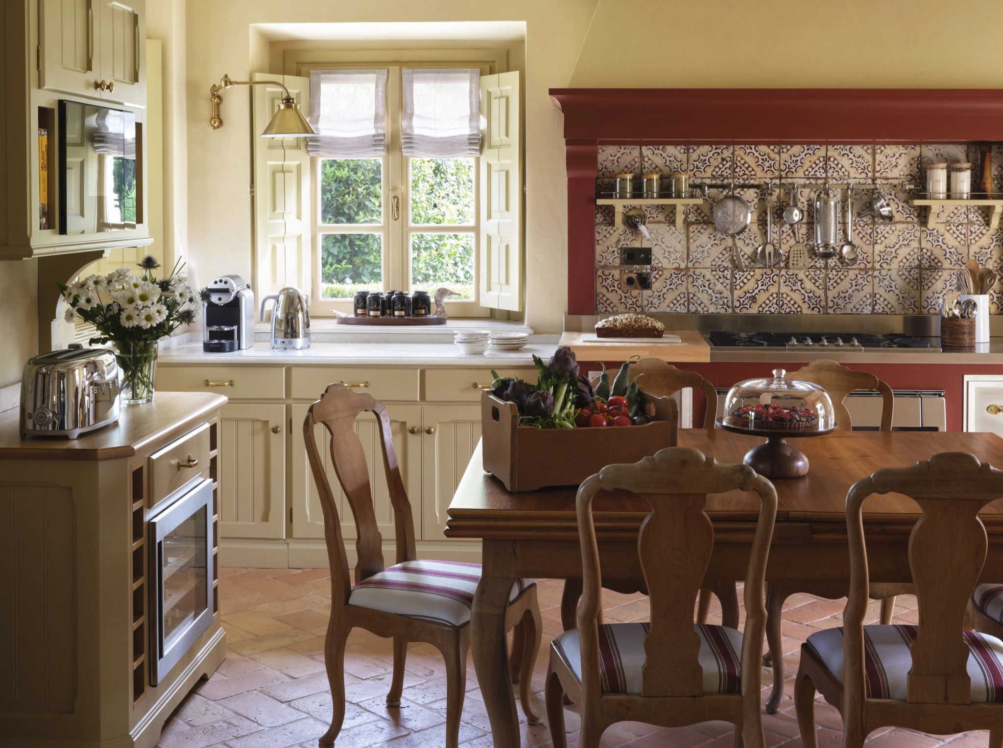 Villa Alba suite com cozinha – mesa de jantar - decoraçao toscana