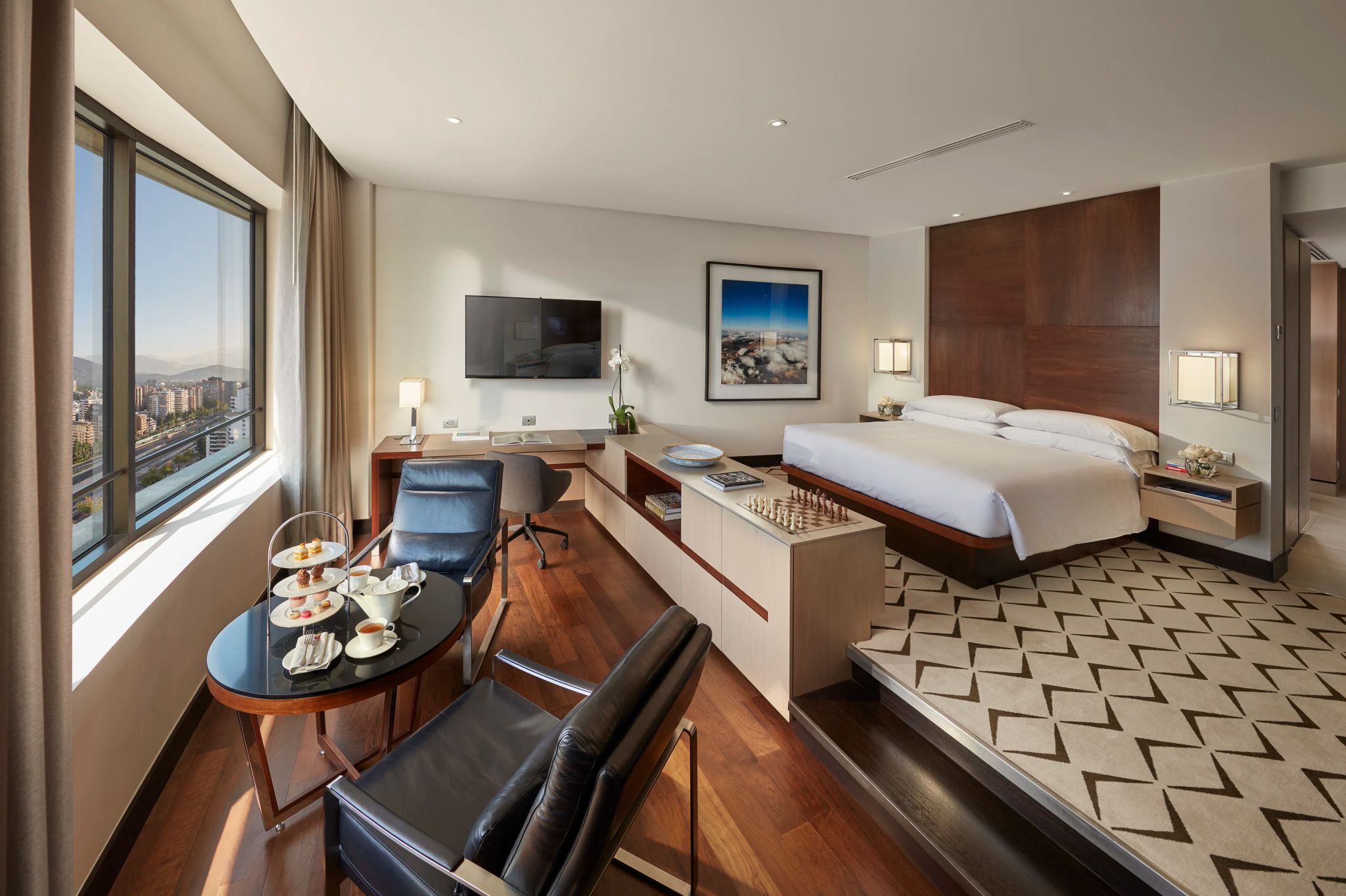 deluxe room - quarto com cama king - cafe da manha privativo - piso de madeira