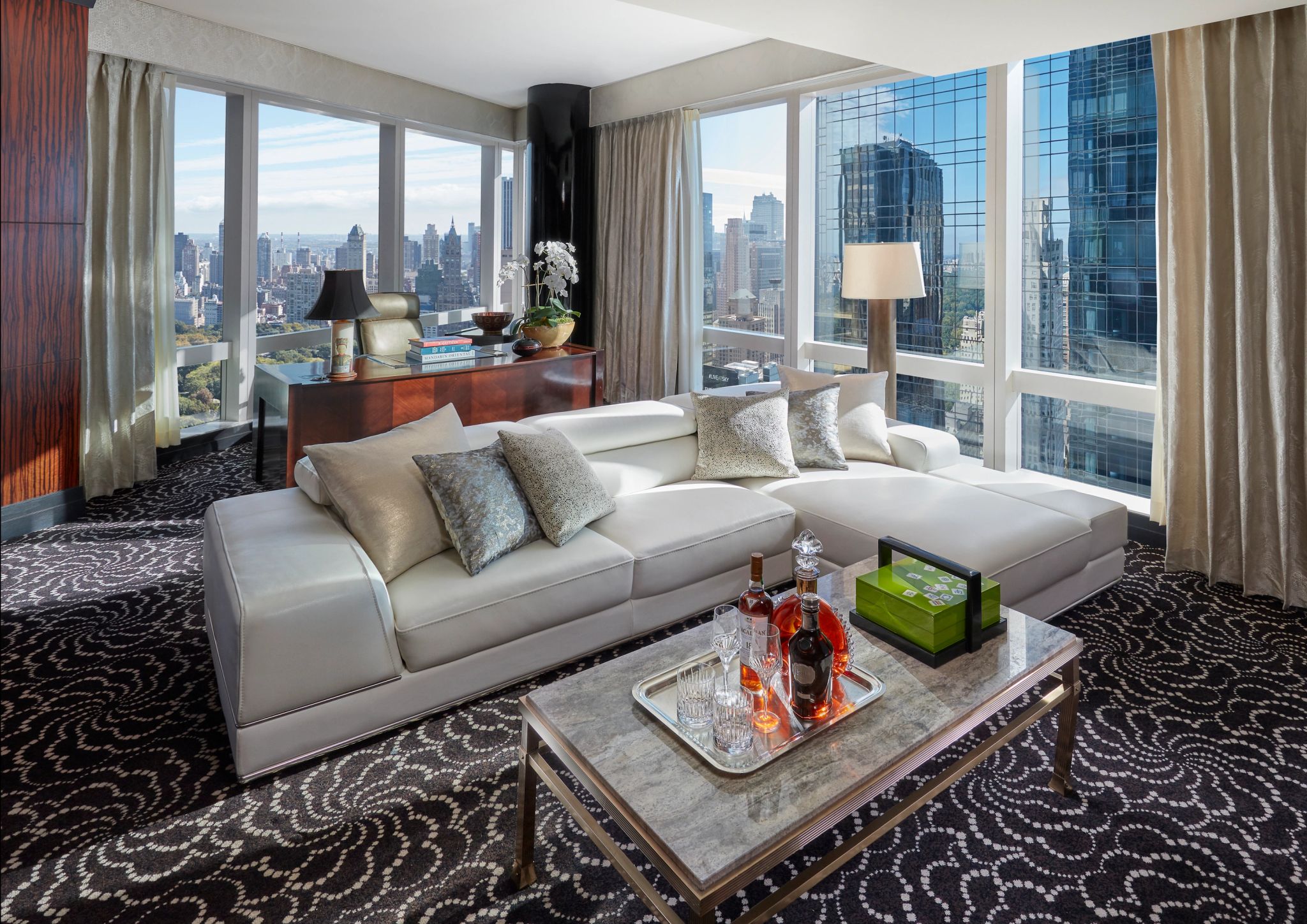 Presidential Suite sofa confortavel - sala de estar - sala chique - suite vista new york