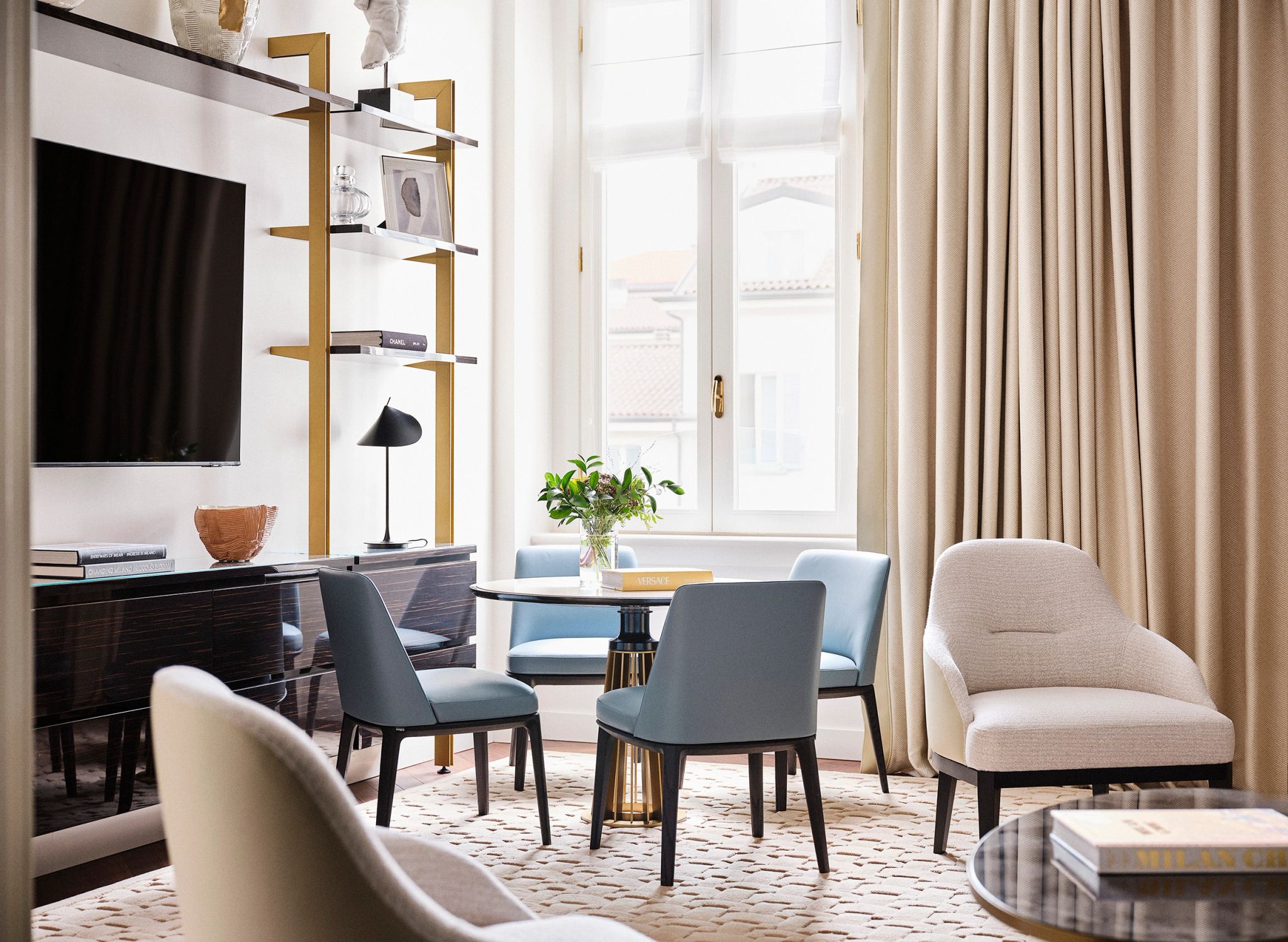 Executive Suite sala moderna - suite com sala - sofa confortavel - suite ampla