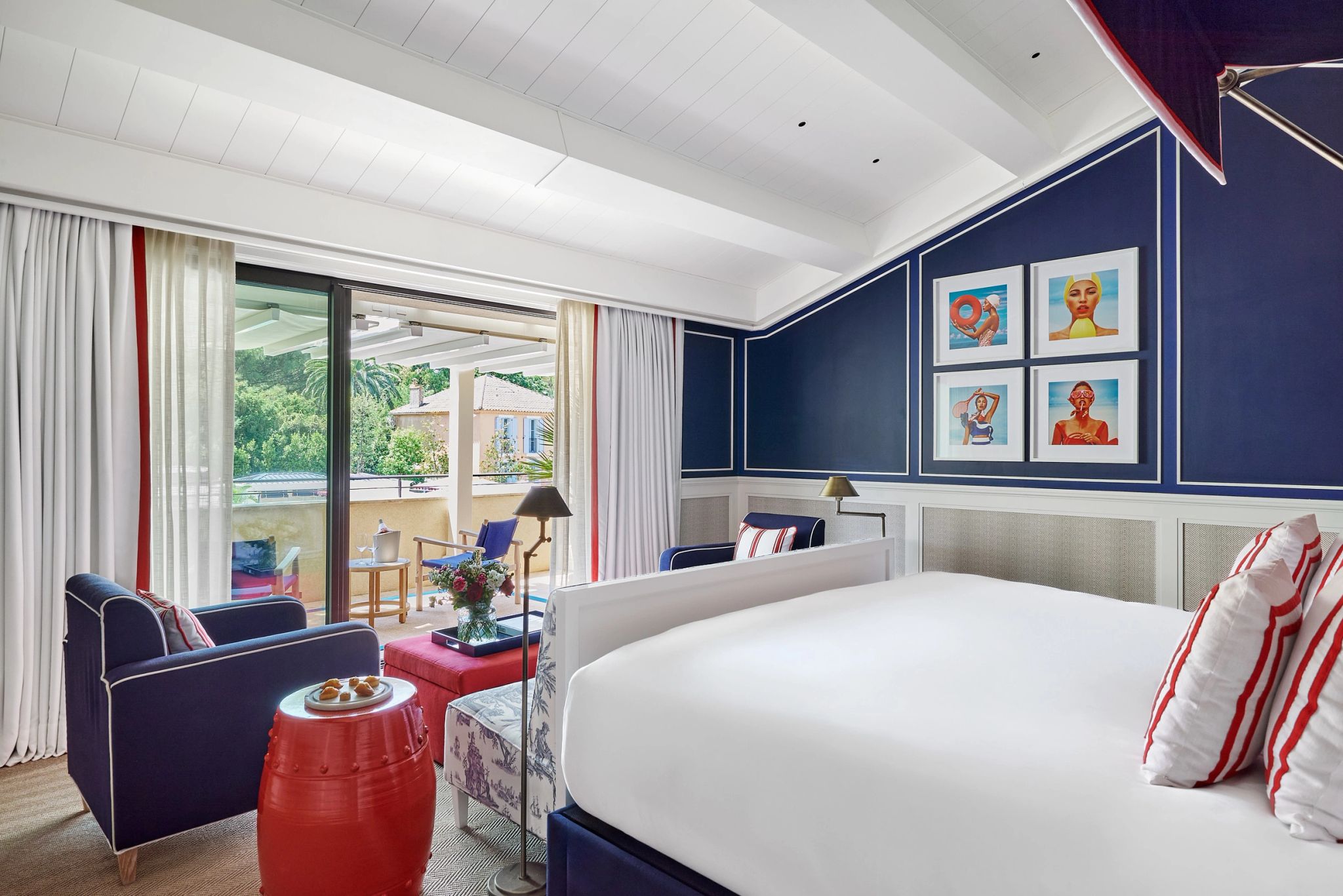 Arev Pool Suite cama king size - janela ampla - suite de luxo