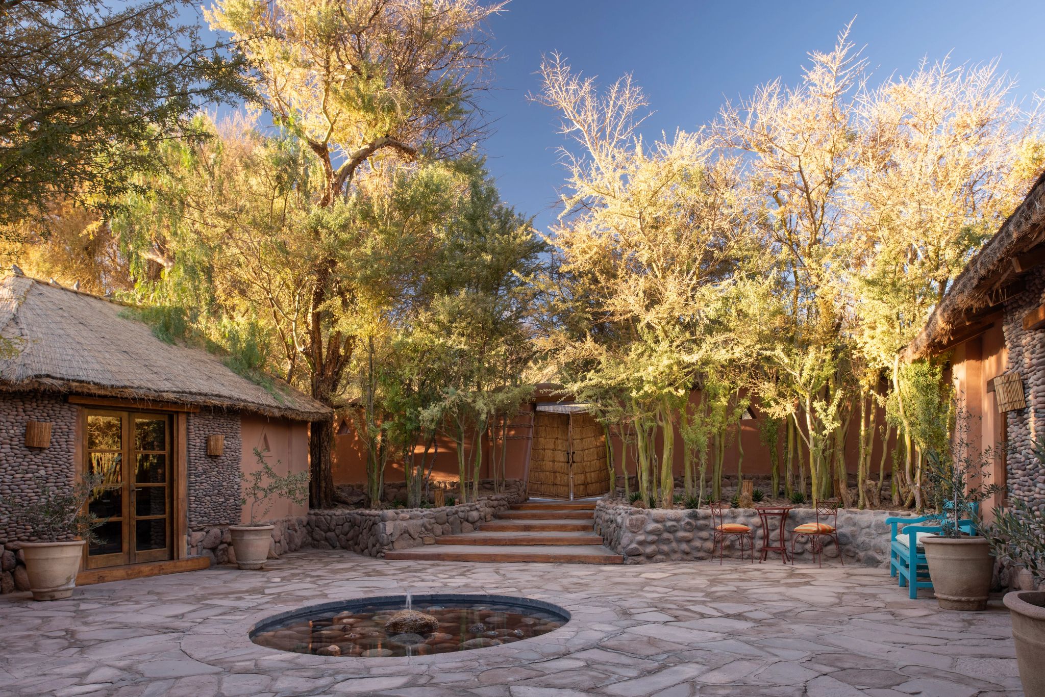Entrada do hotel patio interno - jardim privativo - natureza - destino de aventura
