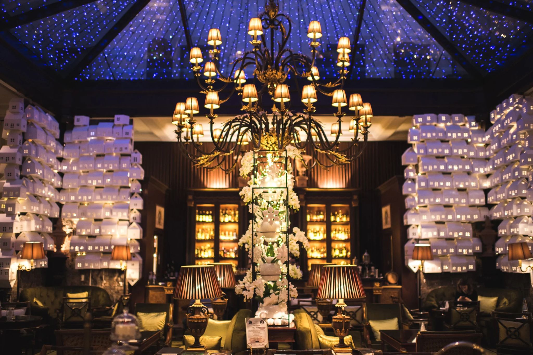 interior de luxo – lustre de luxo – eventos do hotel