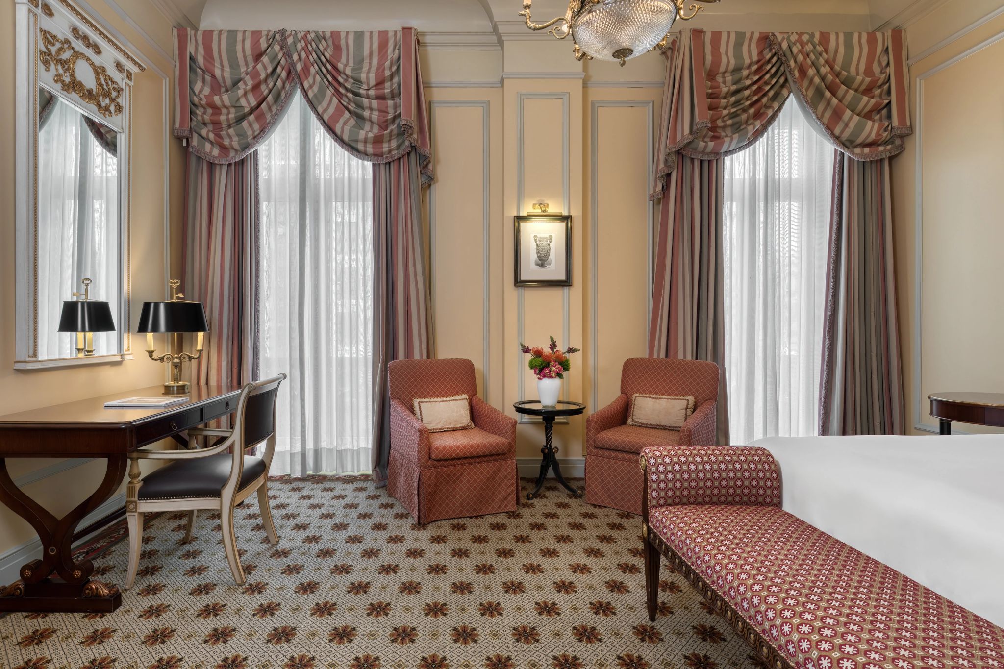 Deluxe King City View quarto classico - quarto espaçoso - mesa de trabalho