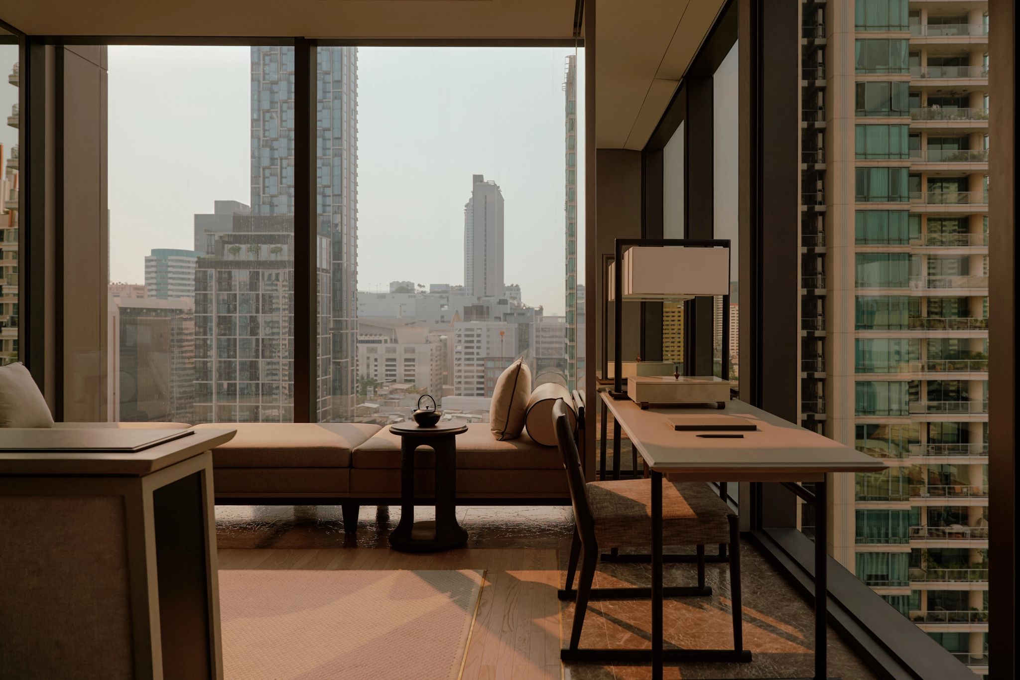 Corner Suite sala de estar - suite com vista - suite espaçosa