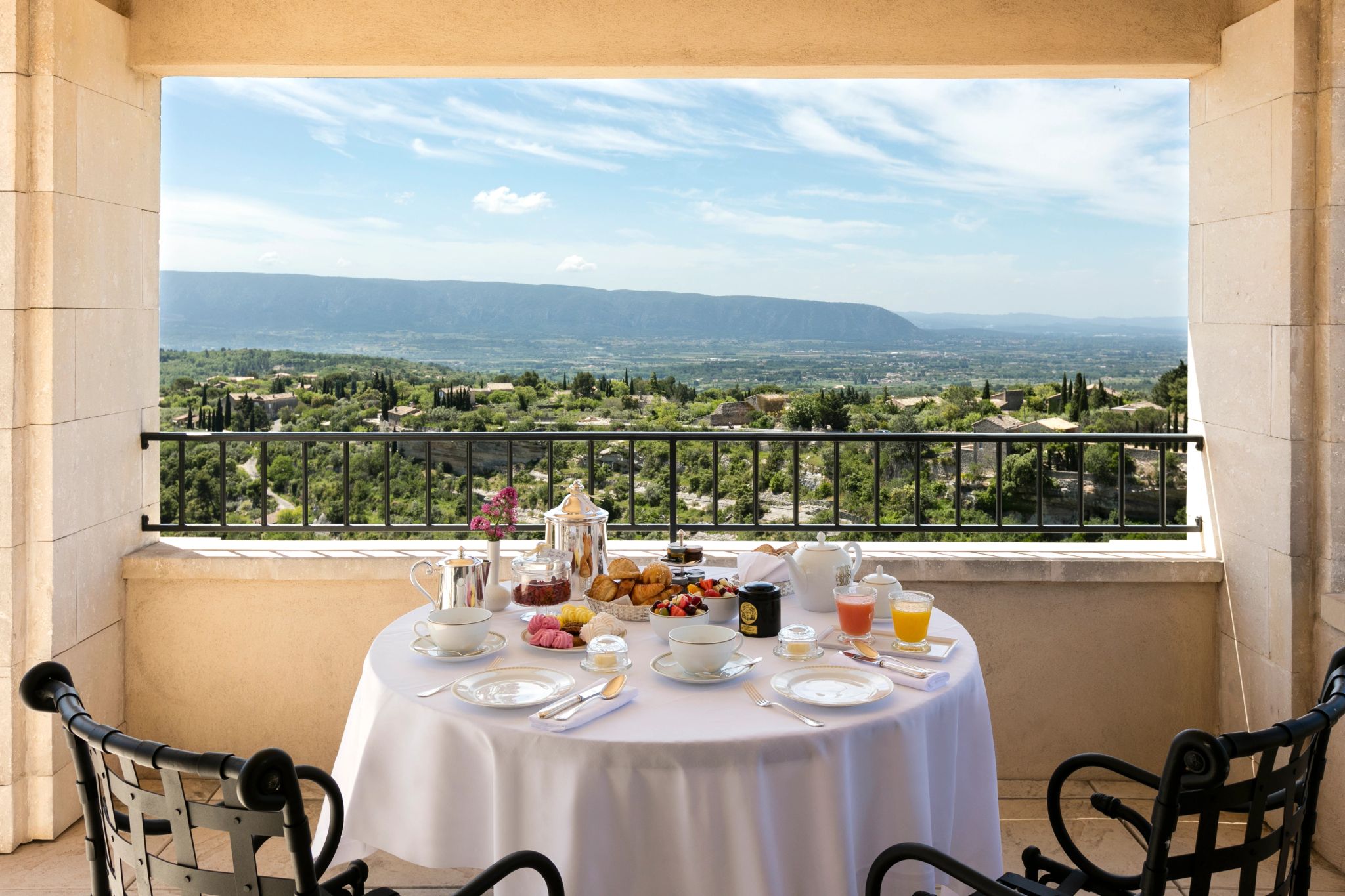 Duc de Soubise Suite  mesa de jantar - area gourmet - jantar privativo - jantar vista provença