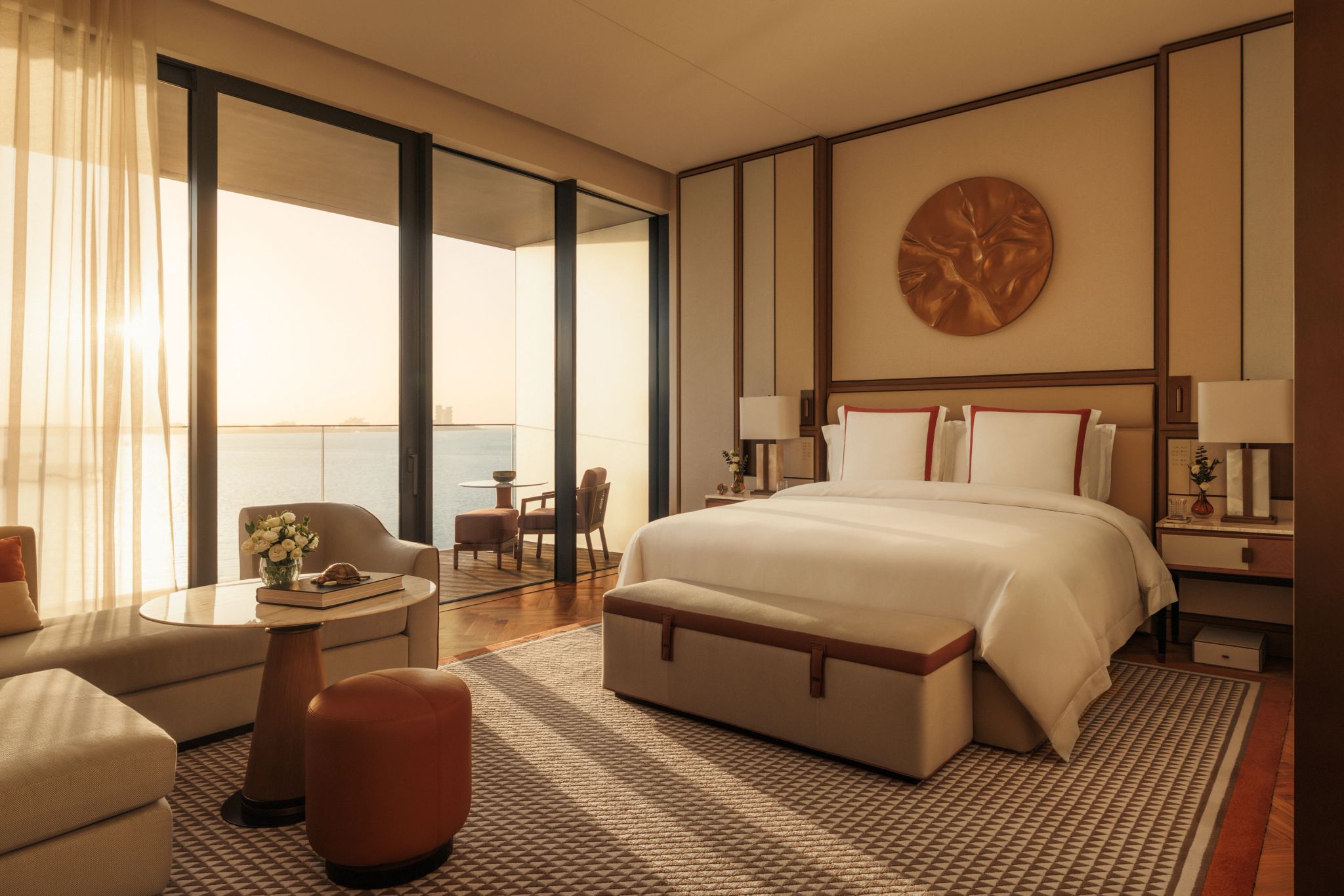 cama king-size - quarto de casal - decoracao do hotel