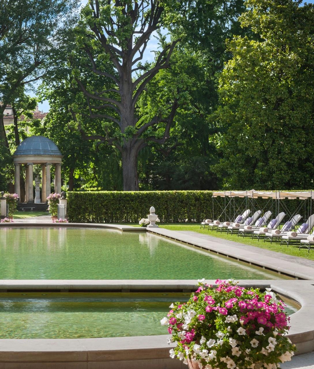 piscina externa - piscina o ar livre - hotel com piscina - piscina de luxo - area oa ar livre