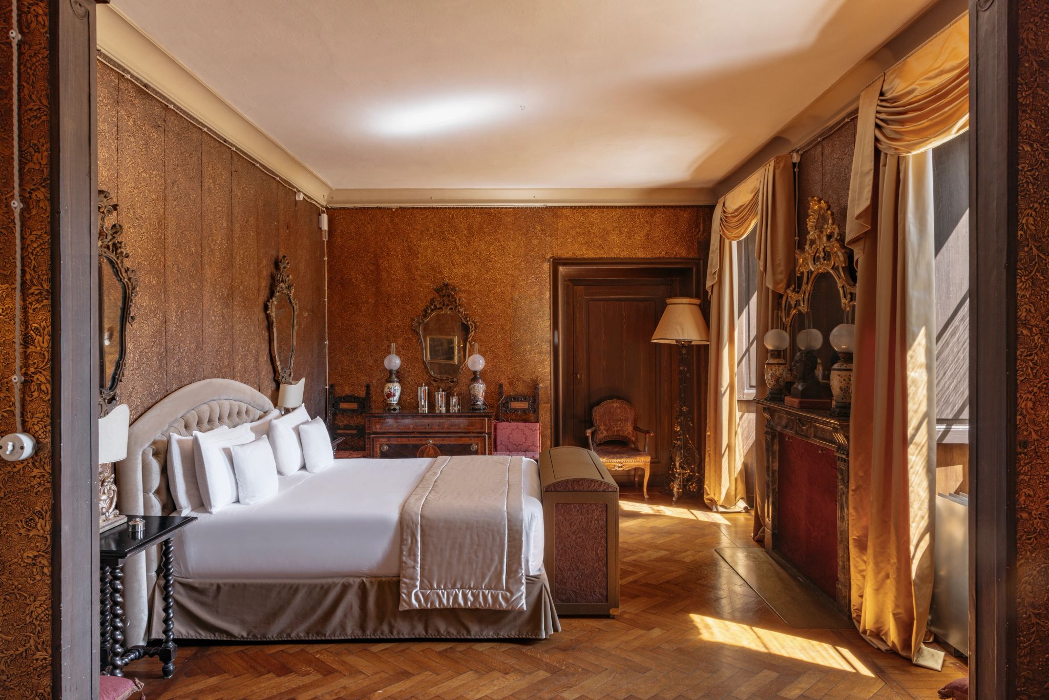 Villa Sola Cabiati cama grande - lencois de luxo - decoracao vintage