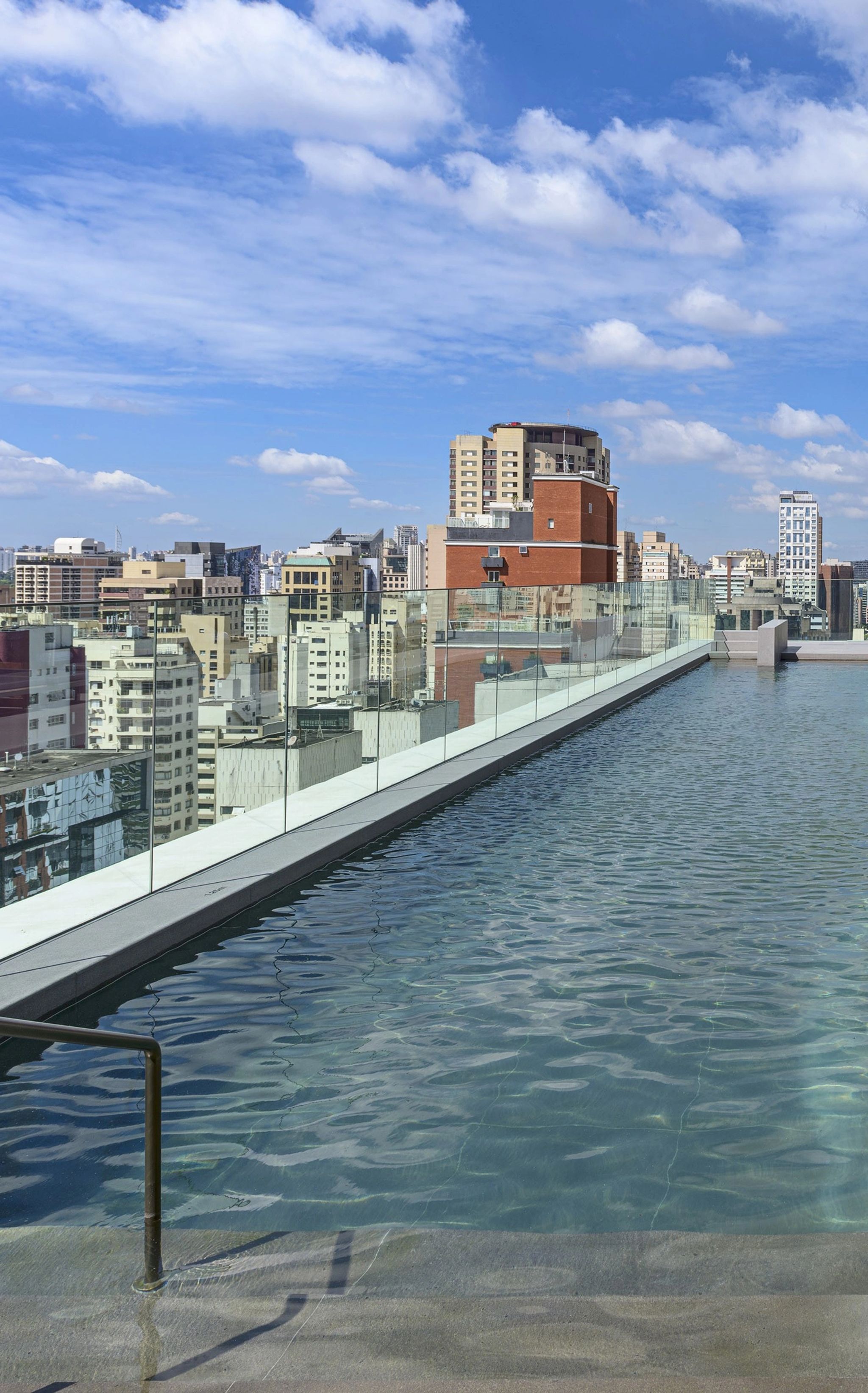 hotel com piscina - piscina externa - piscina no rooftop