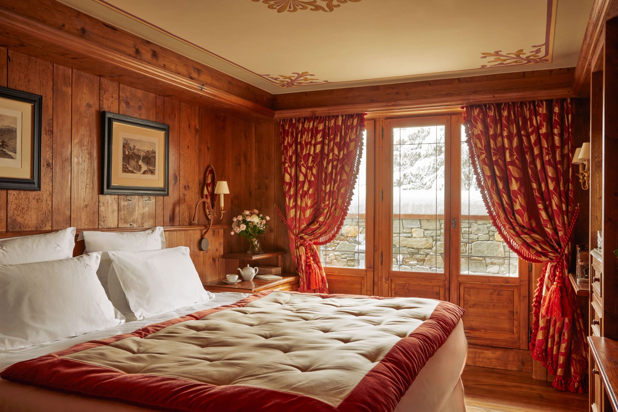 Aubépine & Cardamine Suites   cama de casal - suite com vista