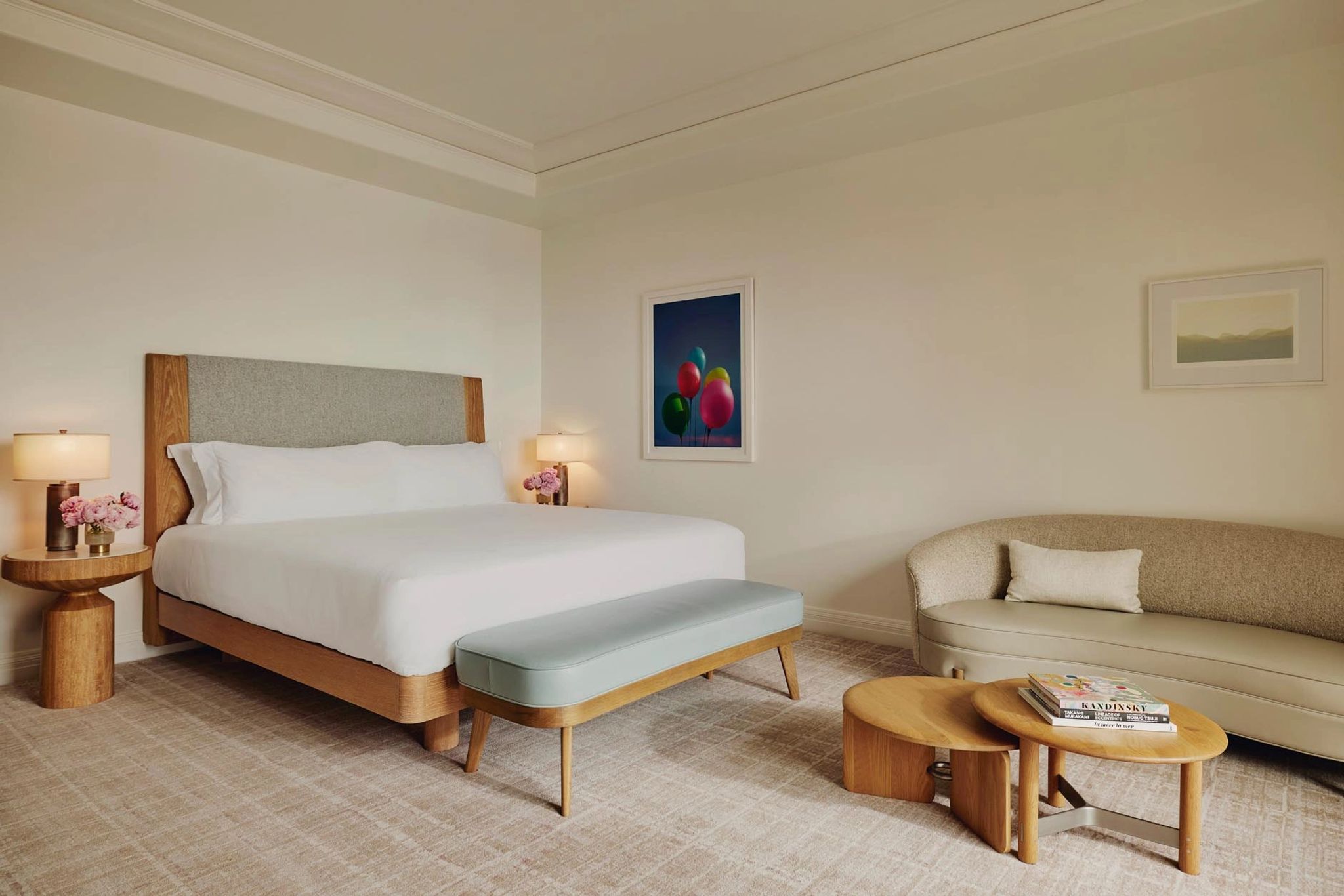 Balcony King cama de hotel – suite clean – design minimalista