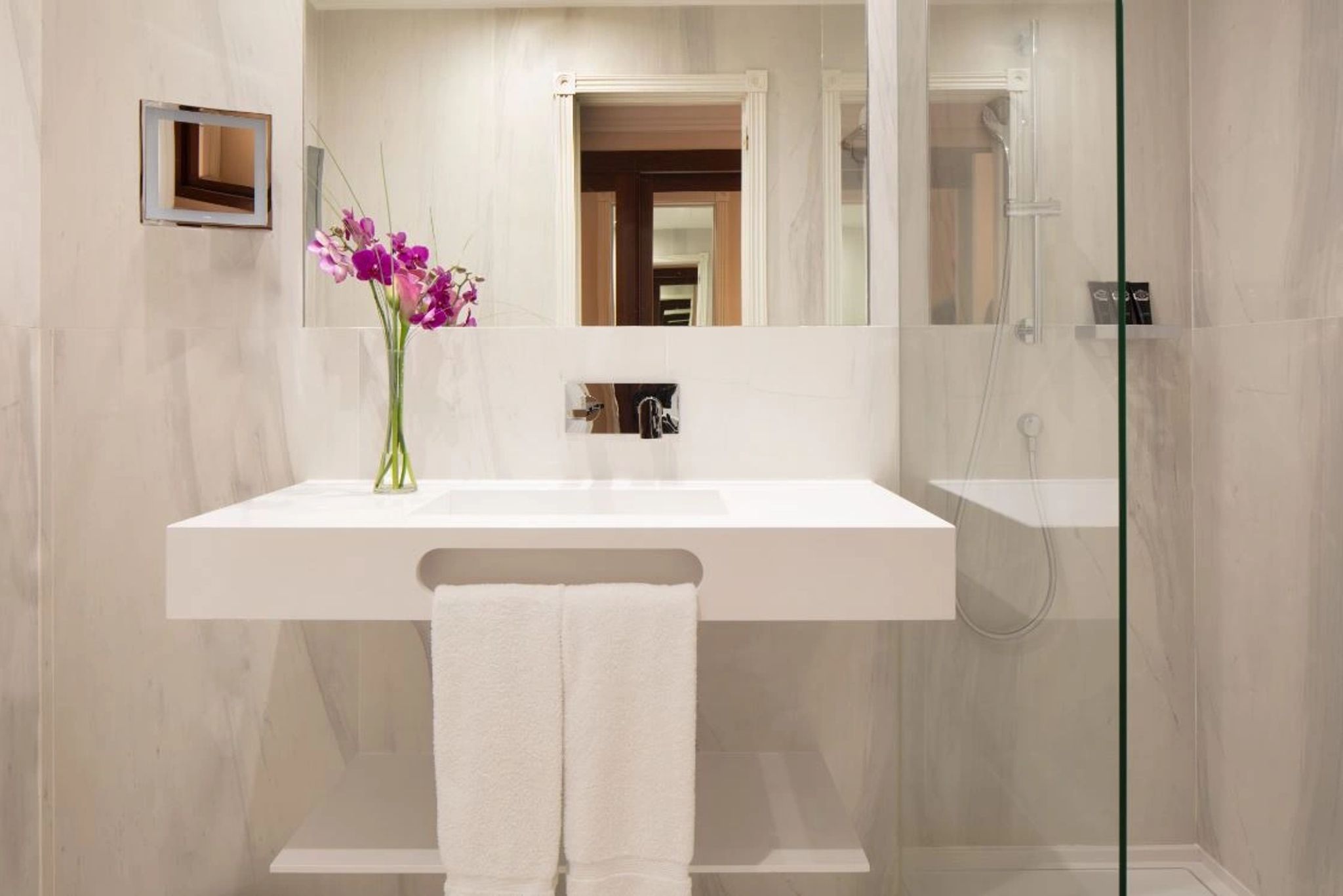 Deluxe City View banheiro de luxo - banho premium - decoracao marmore