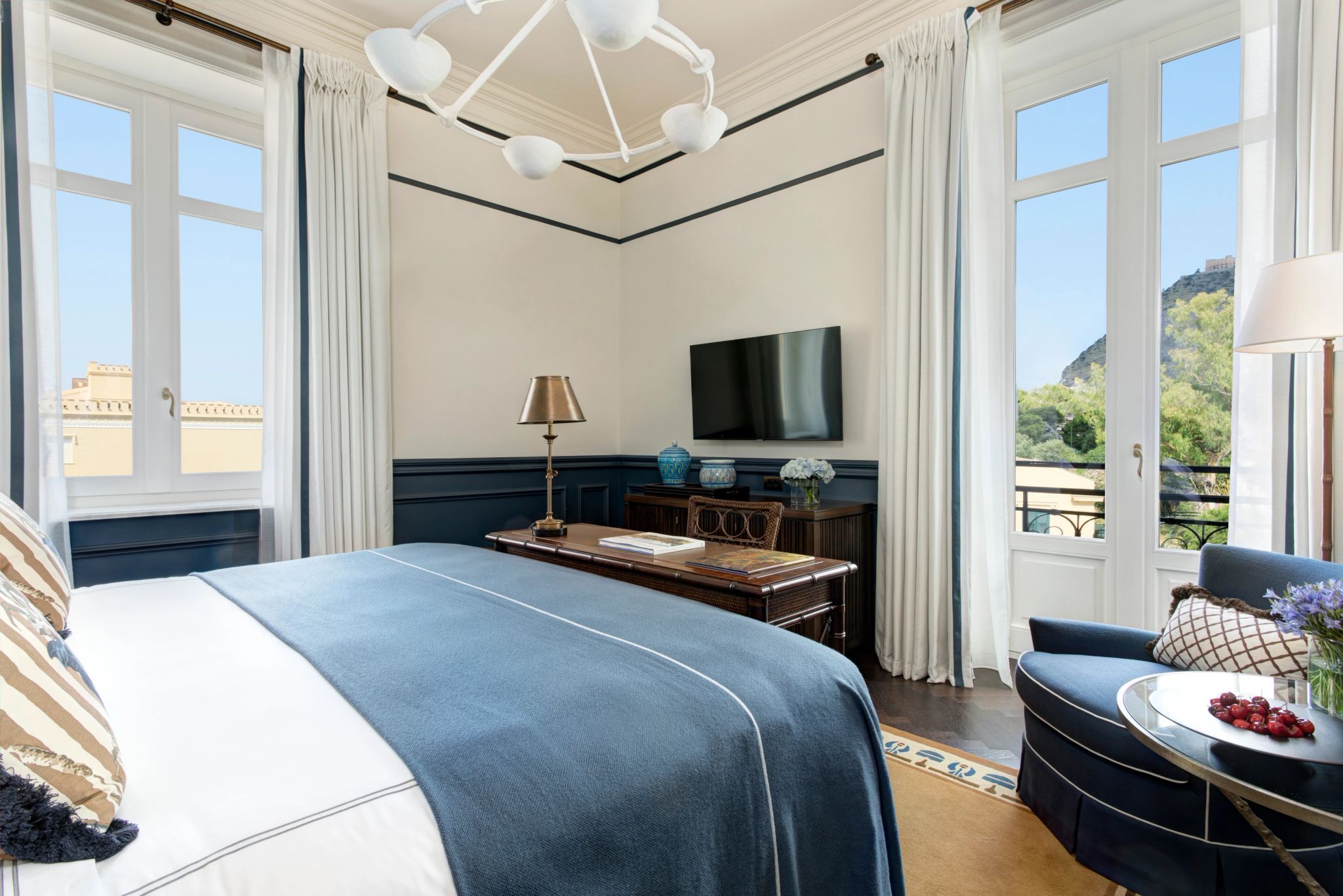 Superior Room cama king - quarto king - quarto com tv - quarto com vista - quarto de hotel