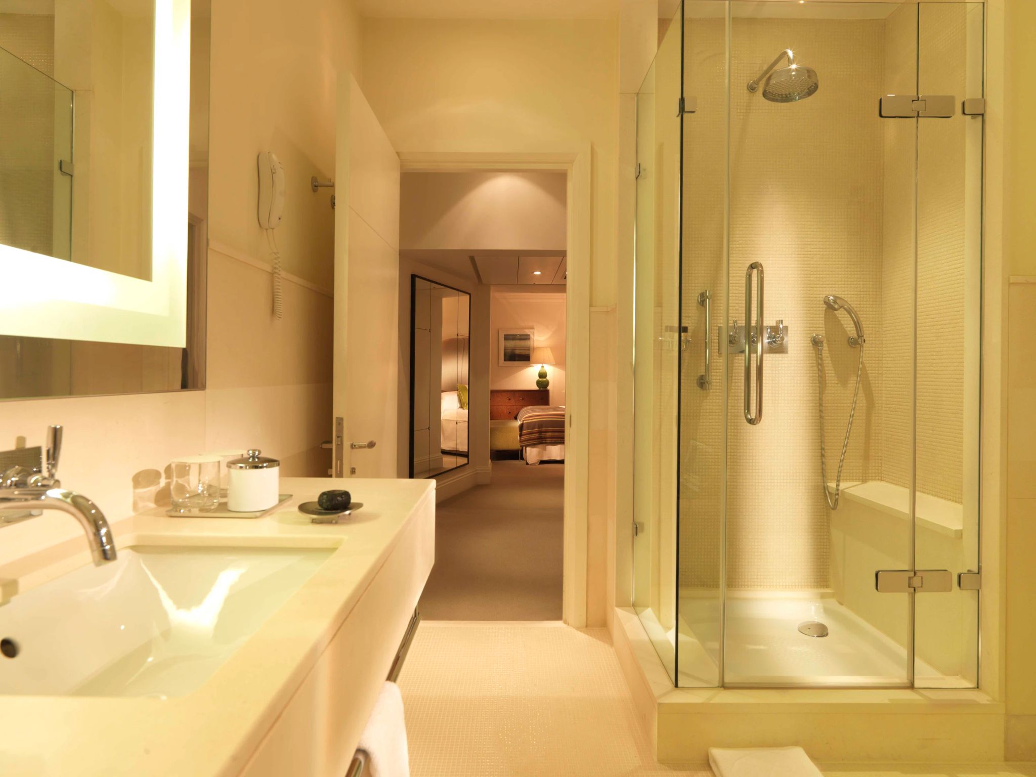 Junior Suite banheiro junior suite - banheiro espaçoso - chuveiro de alta pressao