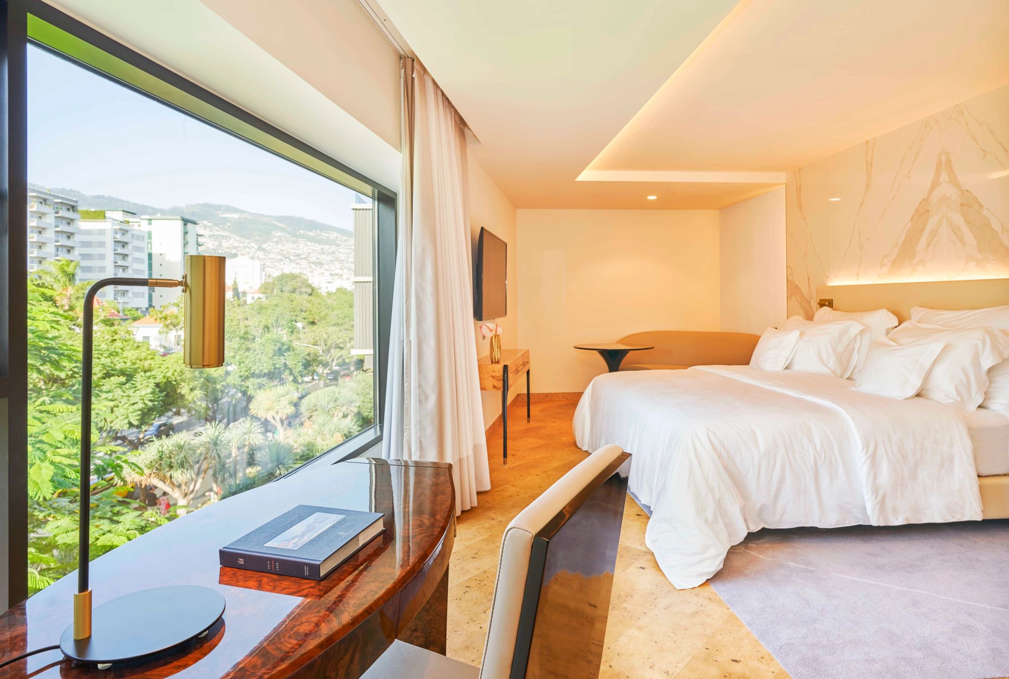 Avenue quarto com iluminacao natural – vista panoramica – cama de casal