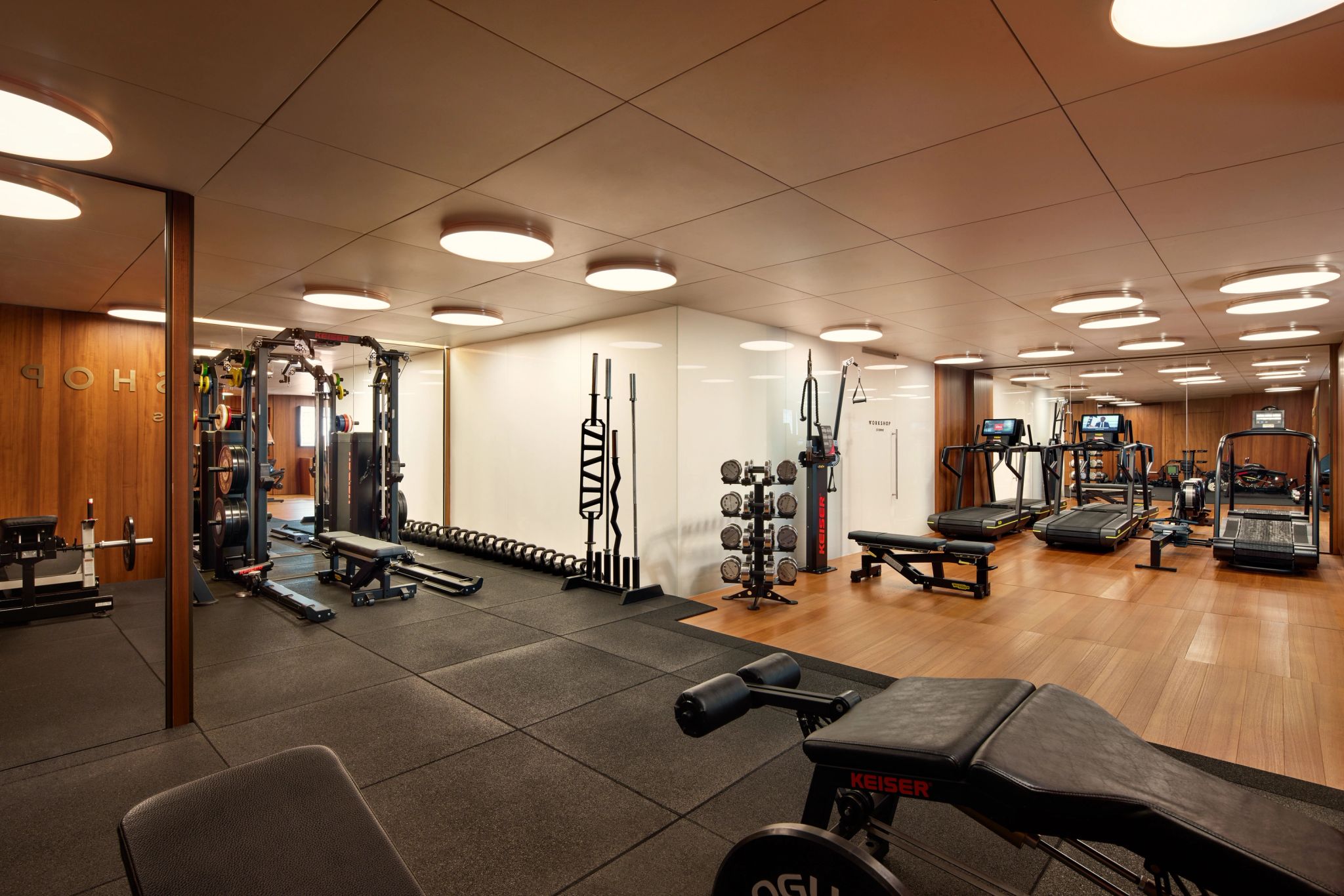 Academia do hotel academia de luxo – equipamentos de academia – exercicio fisico