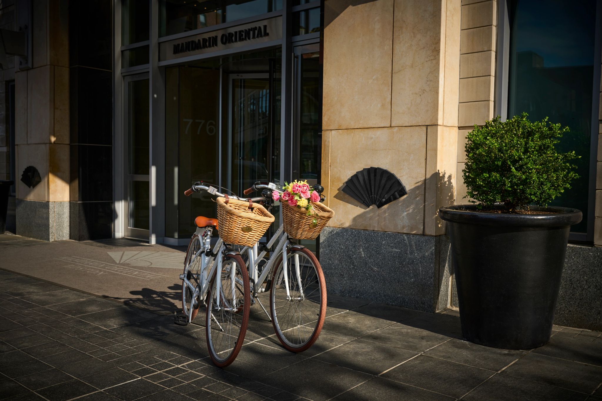 passeio de bicicleta em boston – fachada hotel – arquitetura classica