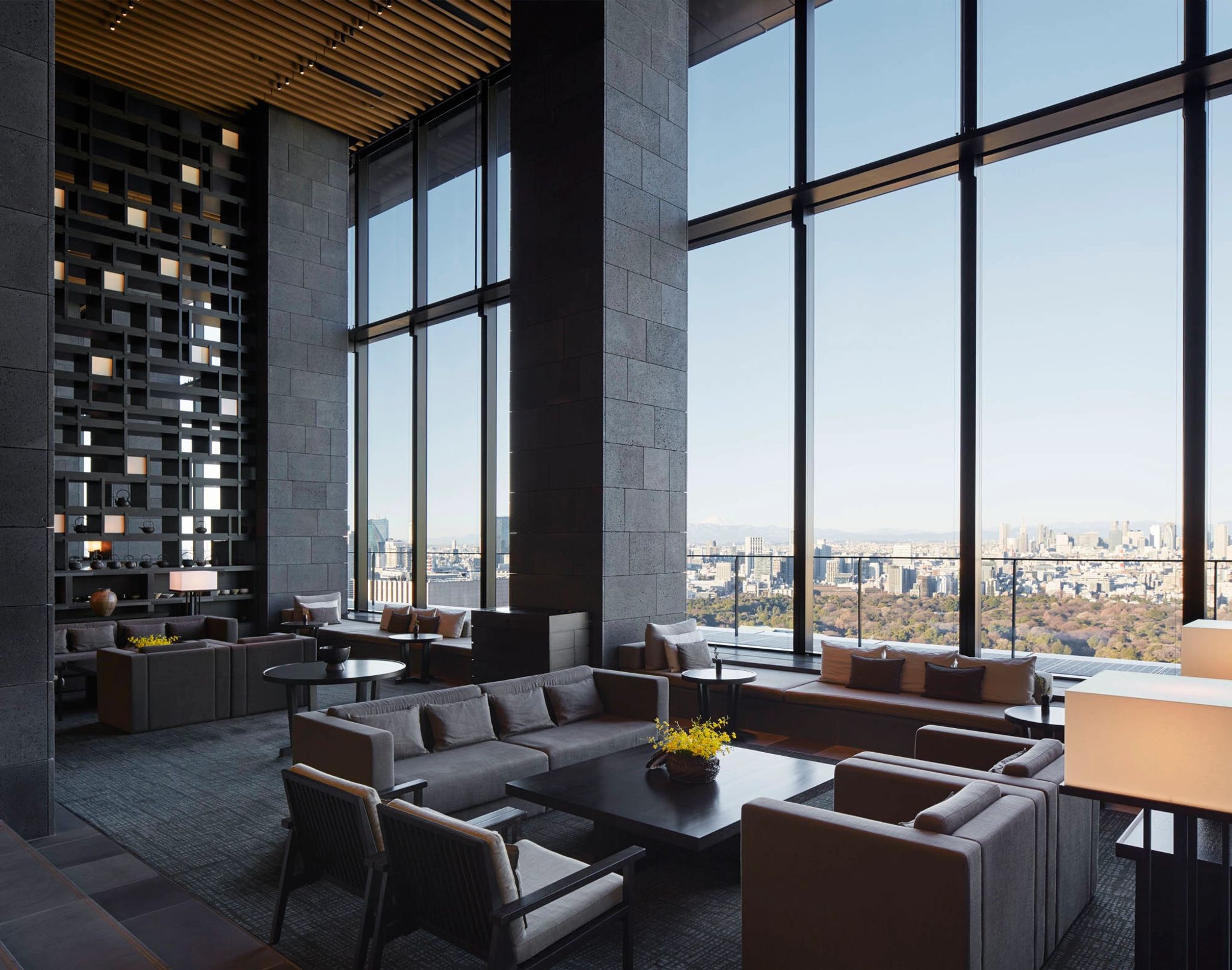 lobby de luxo – arvore cerejeira – design de interiores