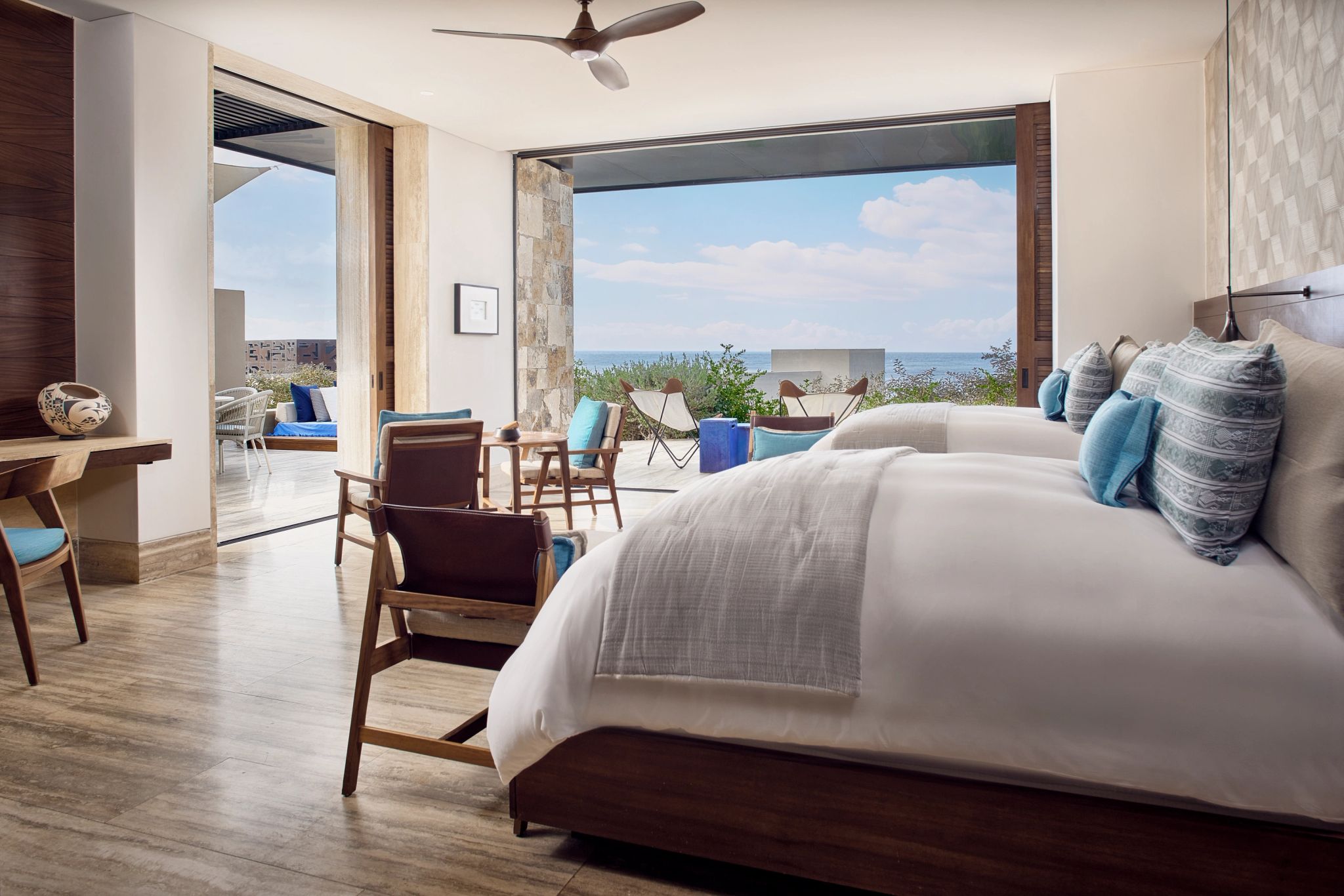 Partial Ocean View Two Queen Grounf Floor Terrace cama queen - quarto queen - quarto vista mar - quarto com terraço - terraço privativo