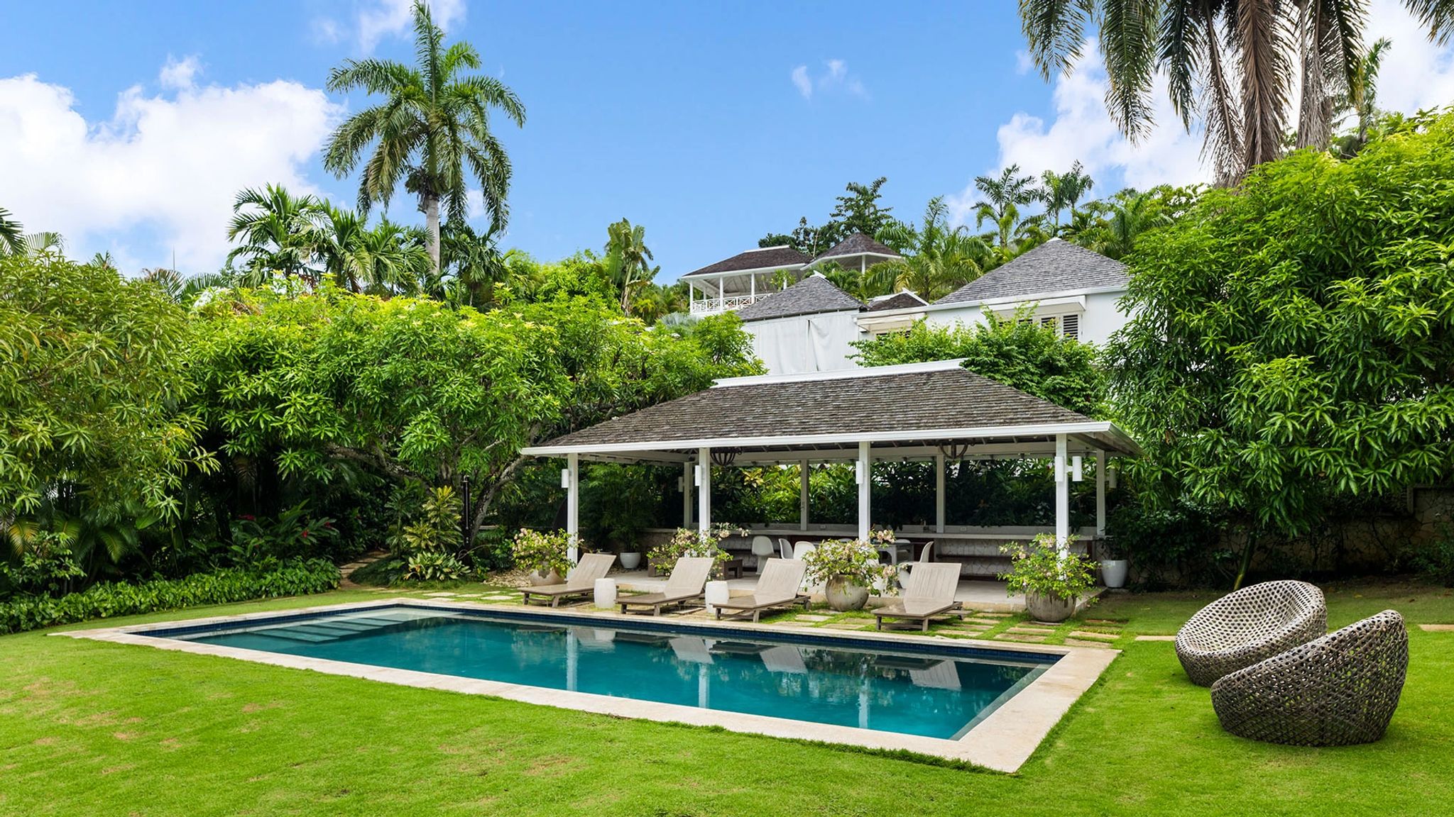 Three Bedroom Classic Villa  vila moderna - vila com piscina - piscina privativa