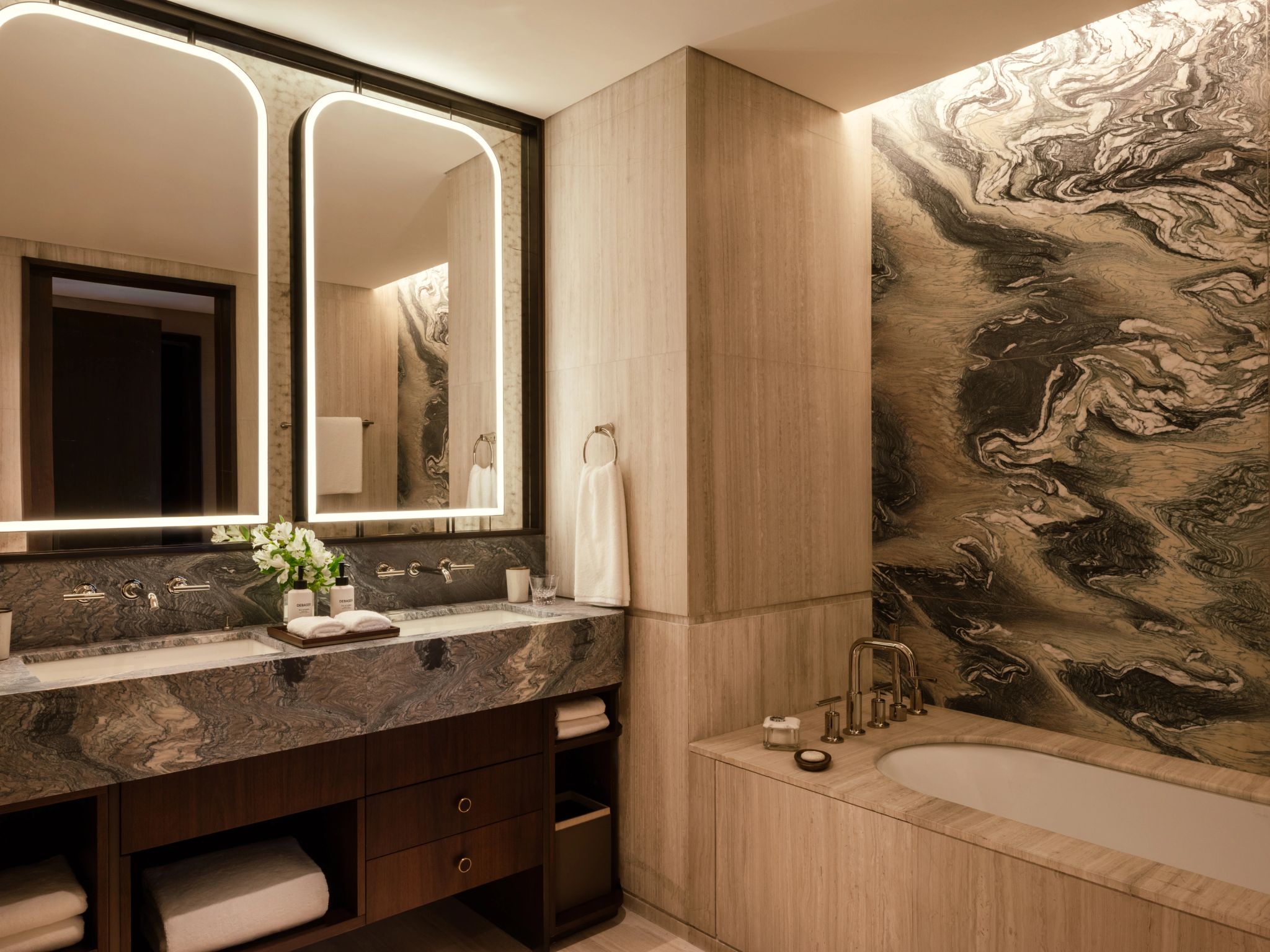 One Bedroom Lusail View Apartament banheiro em marmore - banheiro chique - banheiro moderno