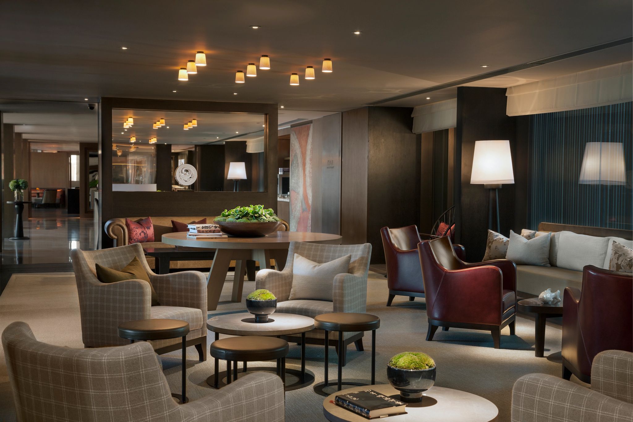 Rosewood Club area de estar – design de luxo – poltronas de couro