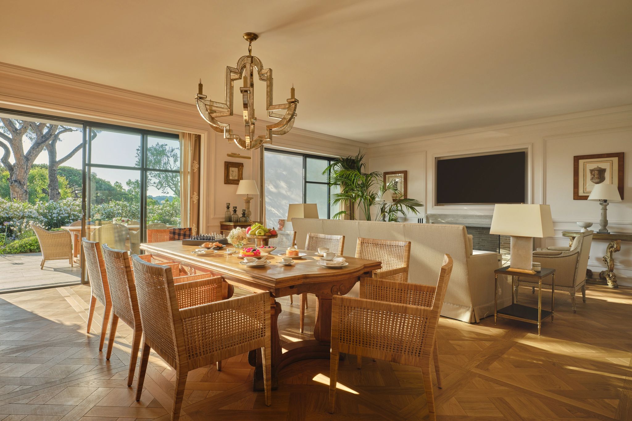 Suite Victoire mesa de jantar – sala de estar – jantar na suite