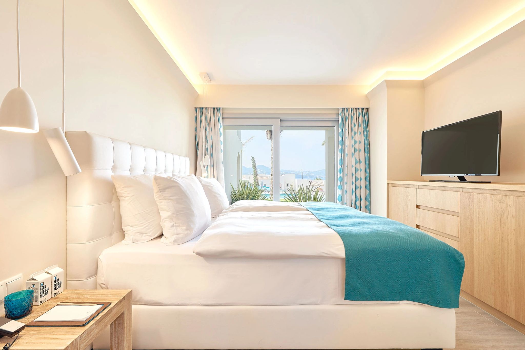 suite ampla e sofisticada – cama de casal – design contemporaneo