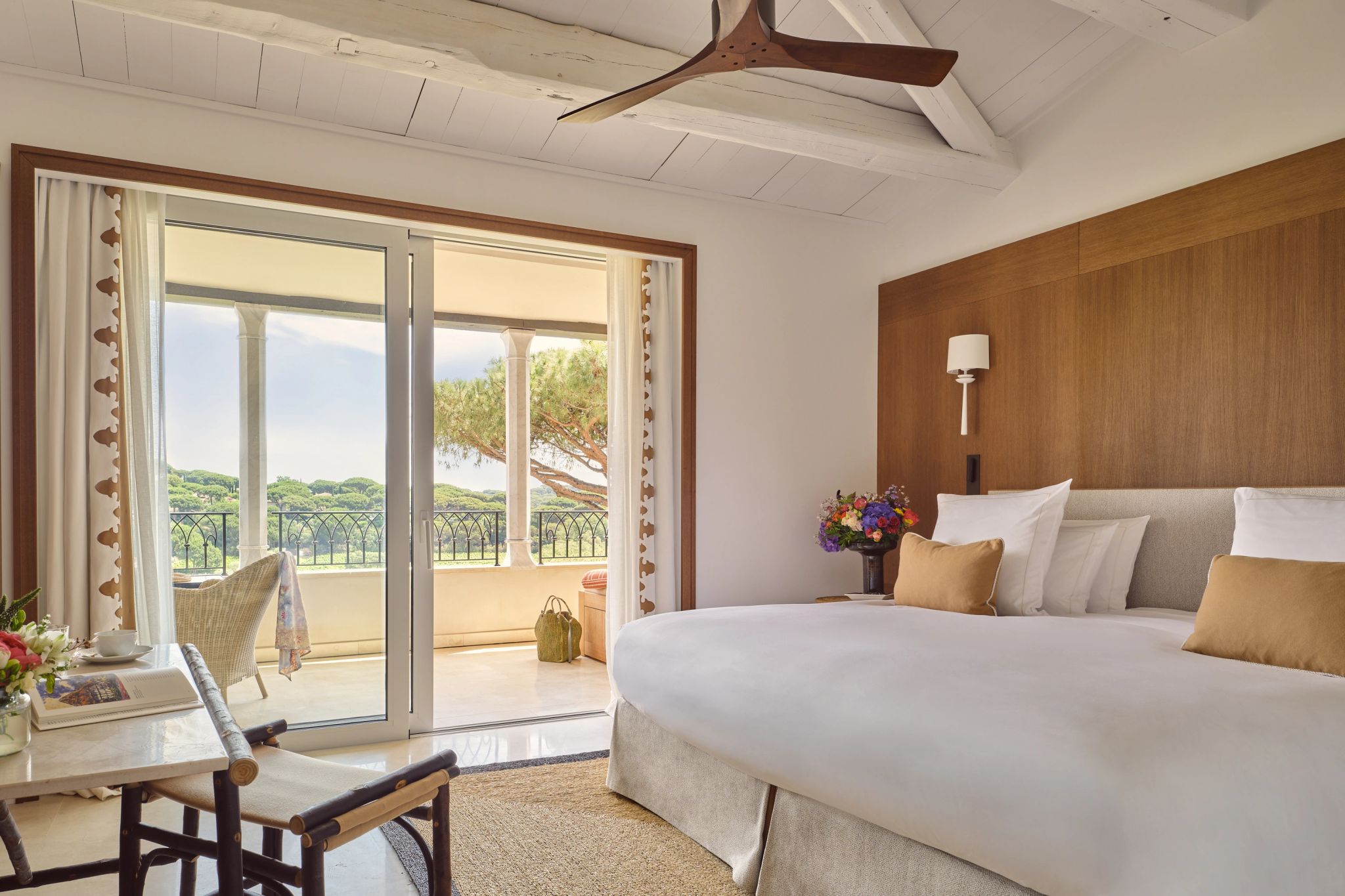 Deluxe Poolside cama de casal – quarto de hotel – decoracao premium