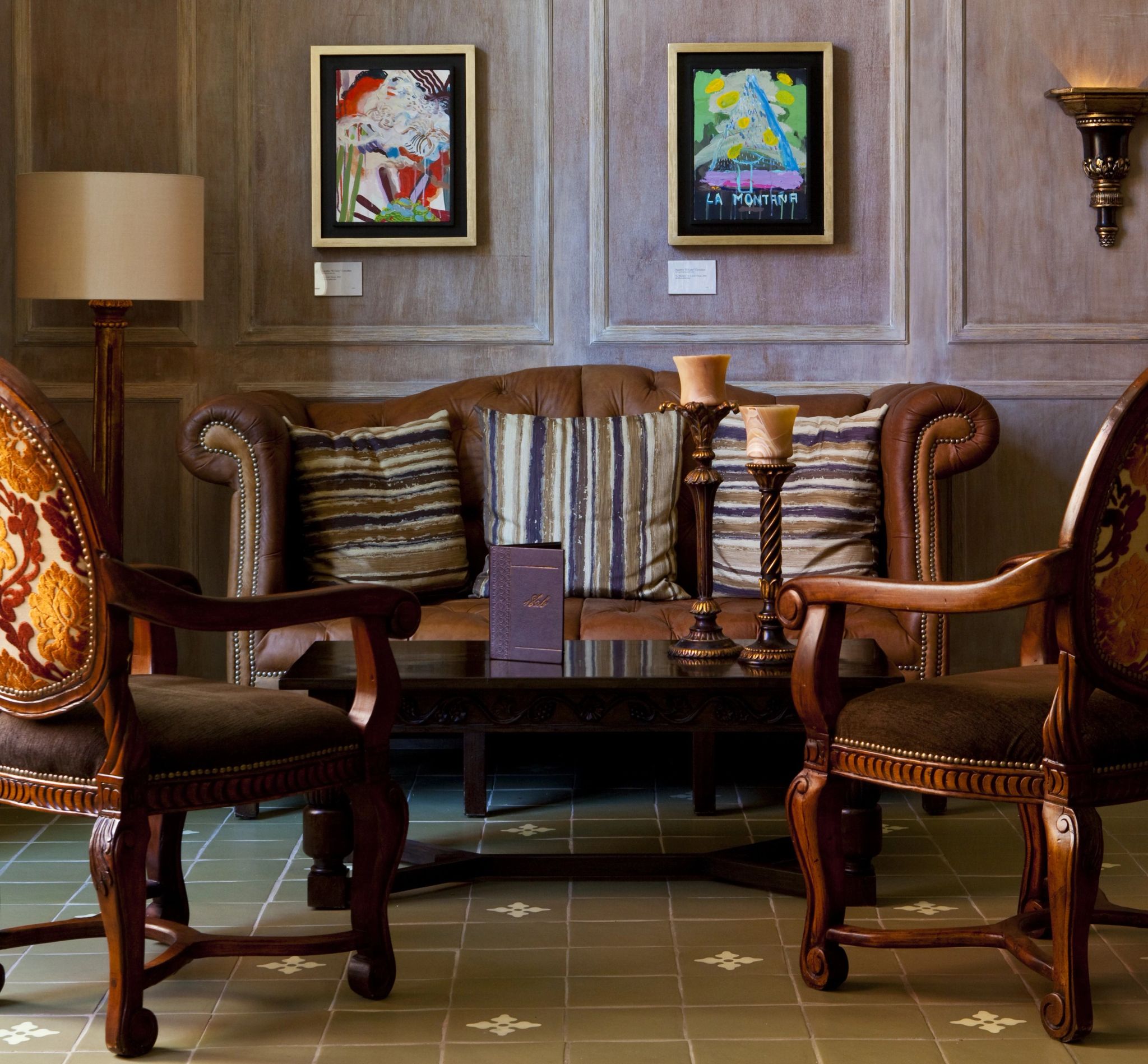 ambiente refinado com moveis coloniais - drinks exclusivos - resort cinco estrelas