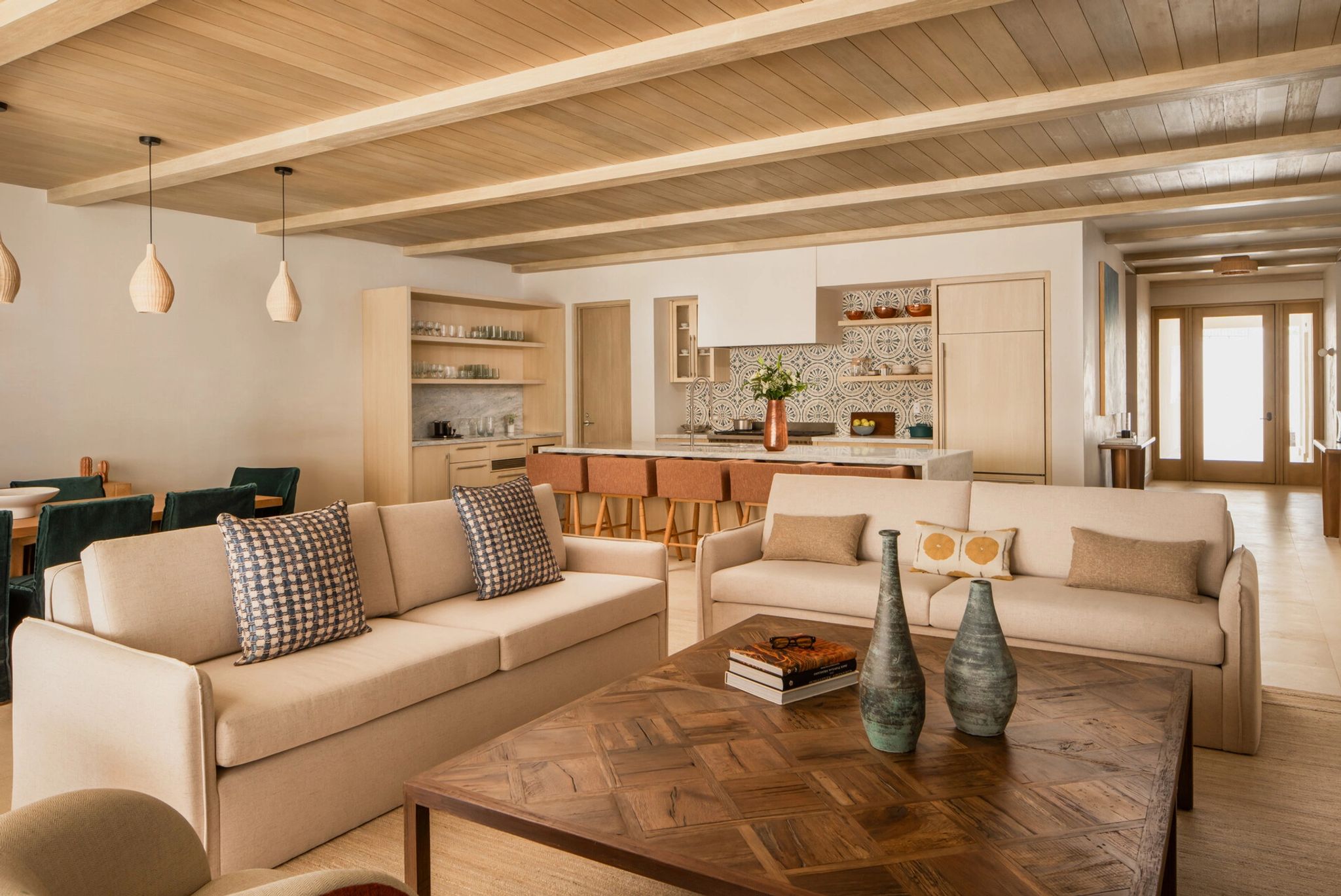 Oceanfront Five Bedroom Residence Pool sala de estar - sala chique - sofa confortavel