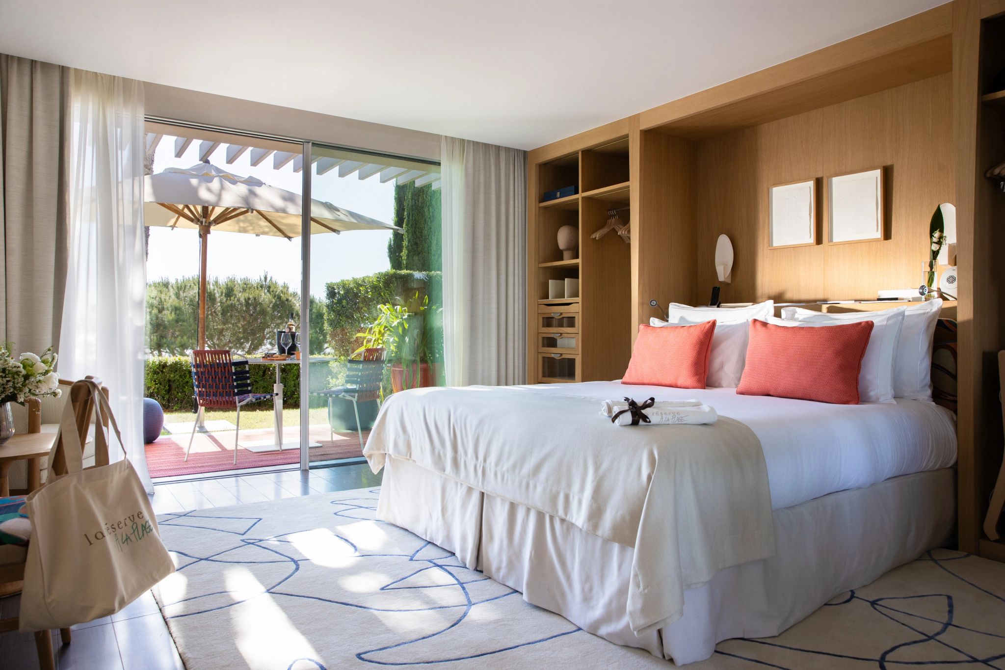 Deluxe Sea View Garden quarto de casal – cama king - decoraçao moderna