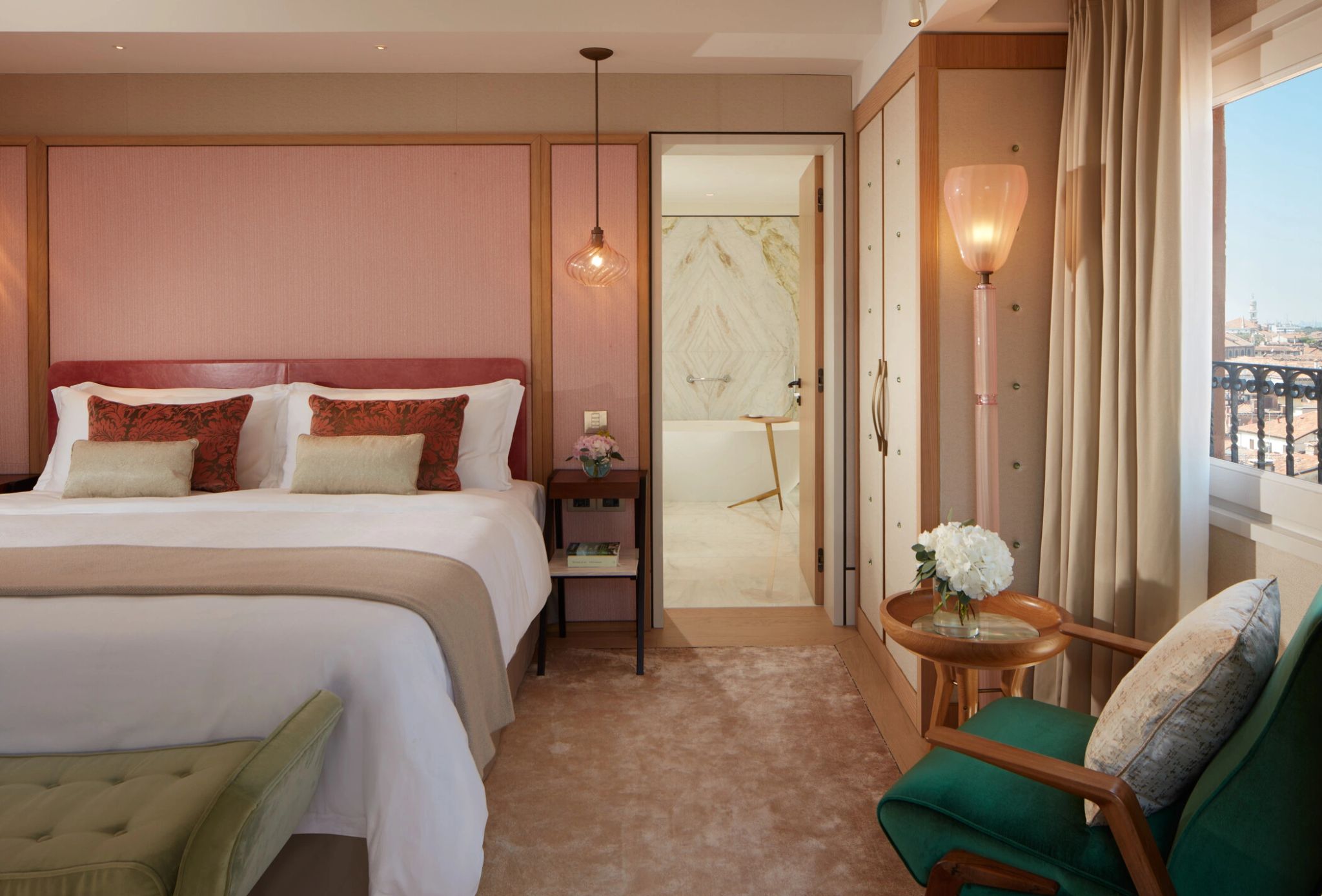 Roof Garden Suite suite de luxo – cama de hotel – banheiro com banheira