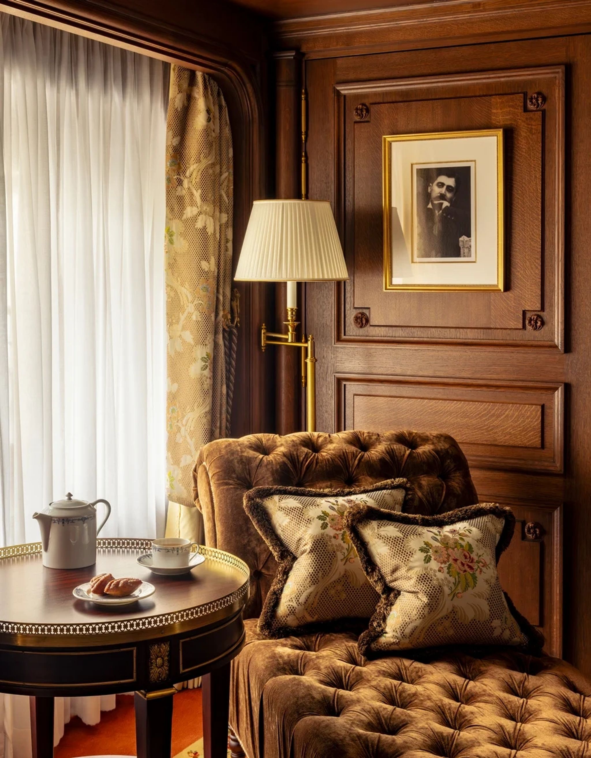 Suite Marcel Proust suite marcel proust - detalhes talhados madeira - suite decoracao luxo
