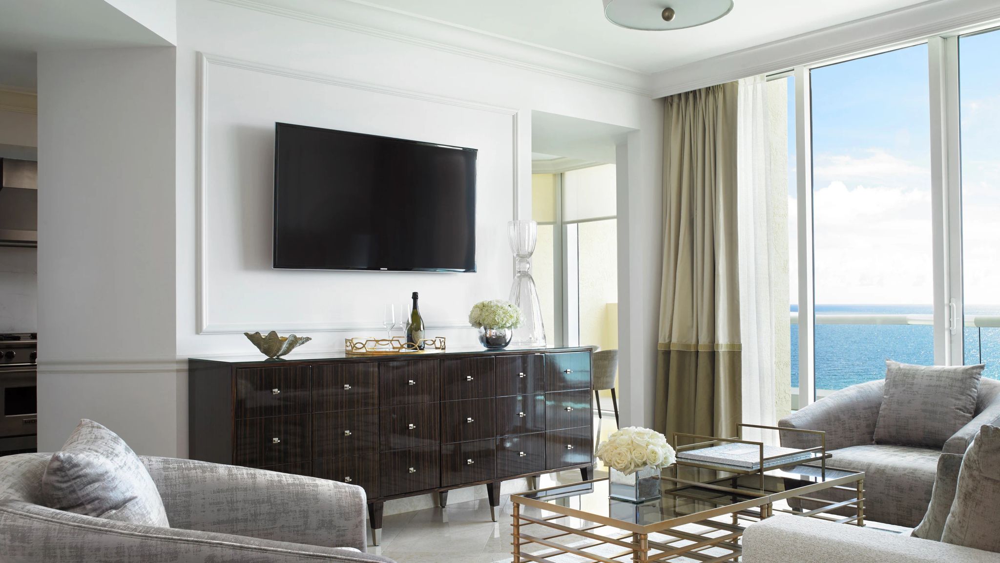 sala vista mar - sala de estar moderna - moveis italianos - hotel em miami