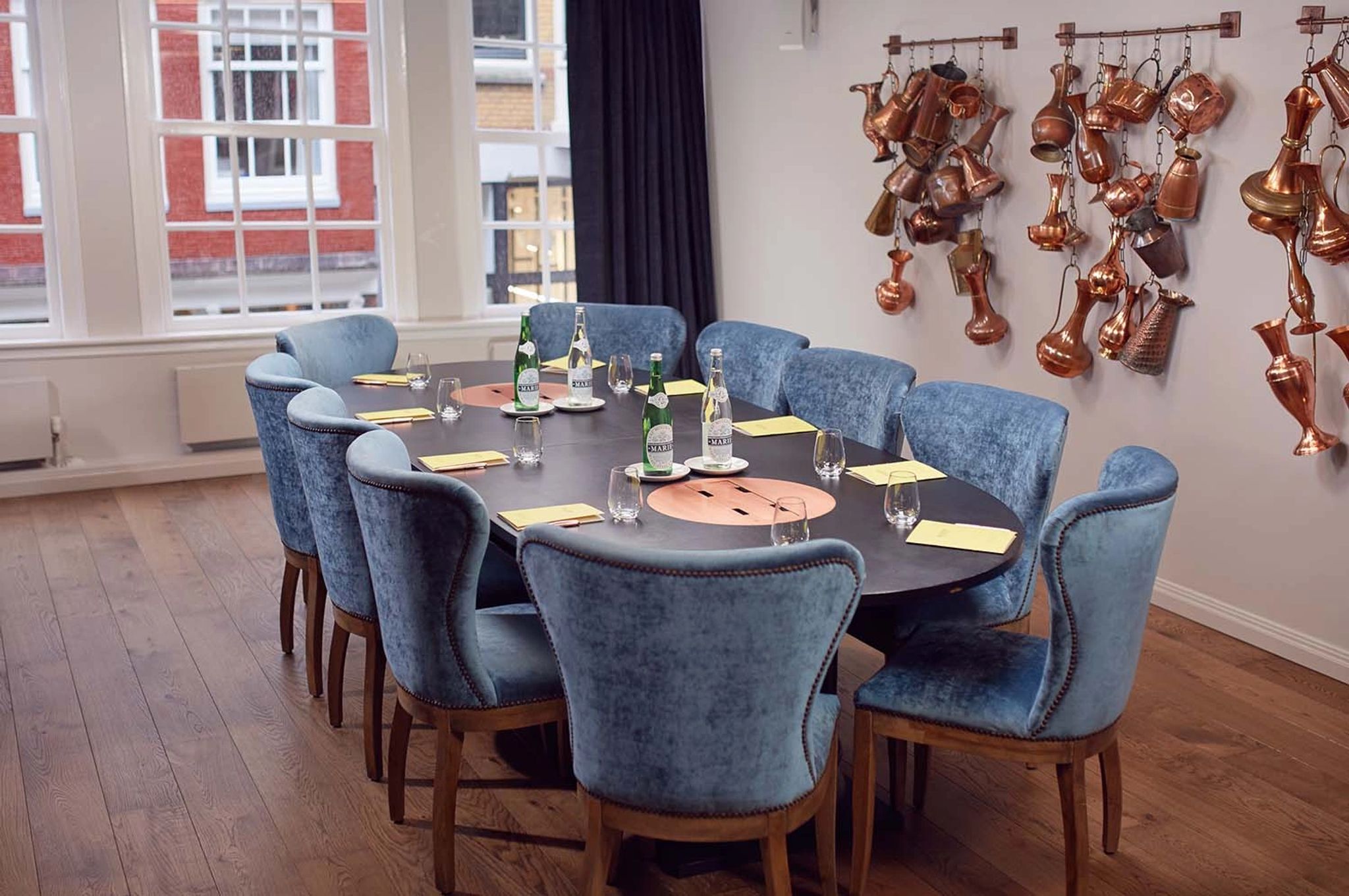 sala executiva - configuracao para reuniao - servico discreto