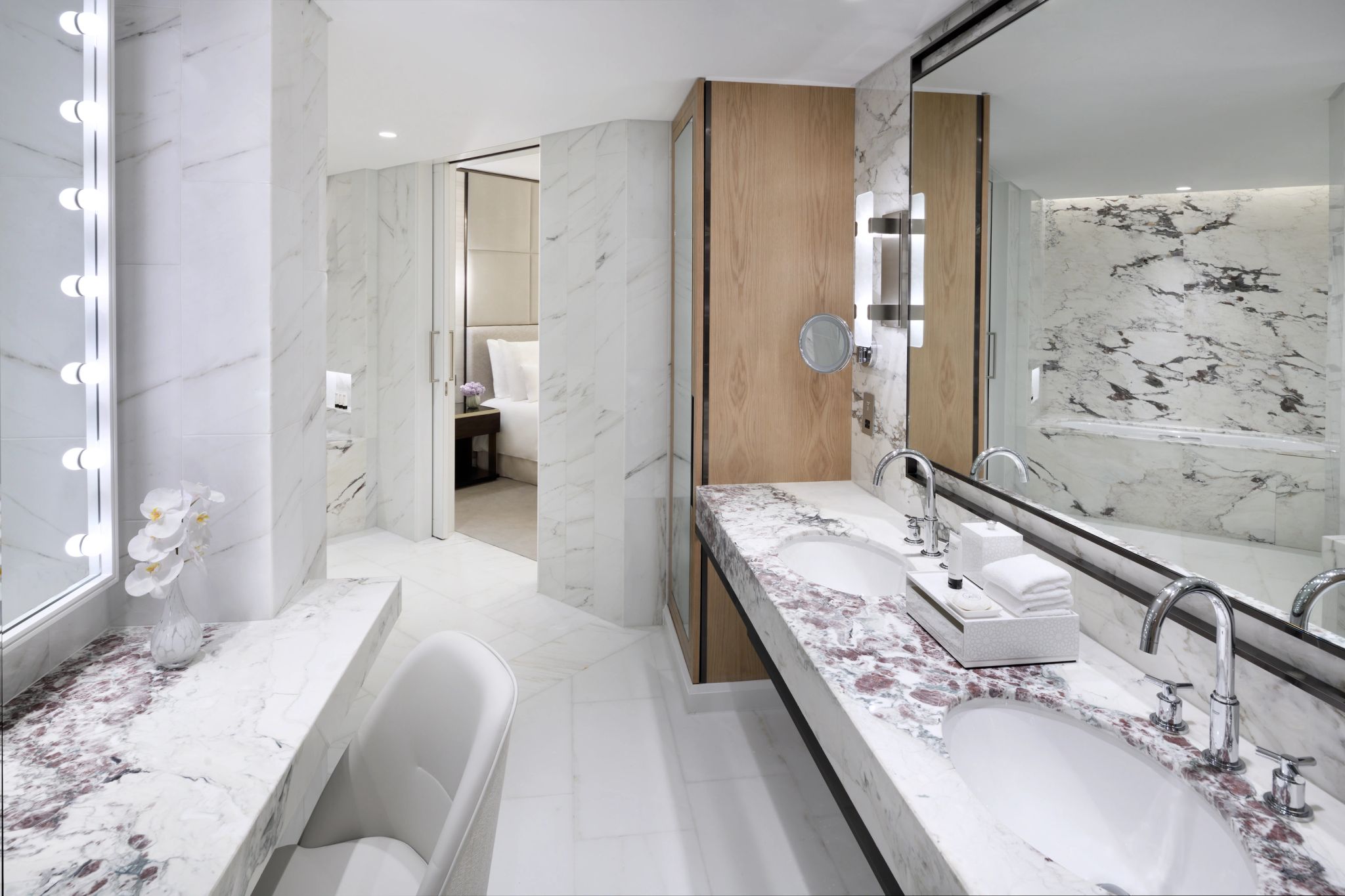 Executive Suite Fountain View banheiro premium - suite grande - penteadeira banheiro