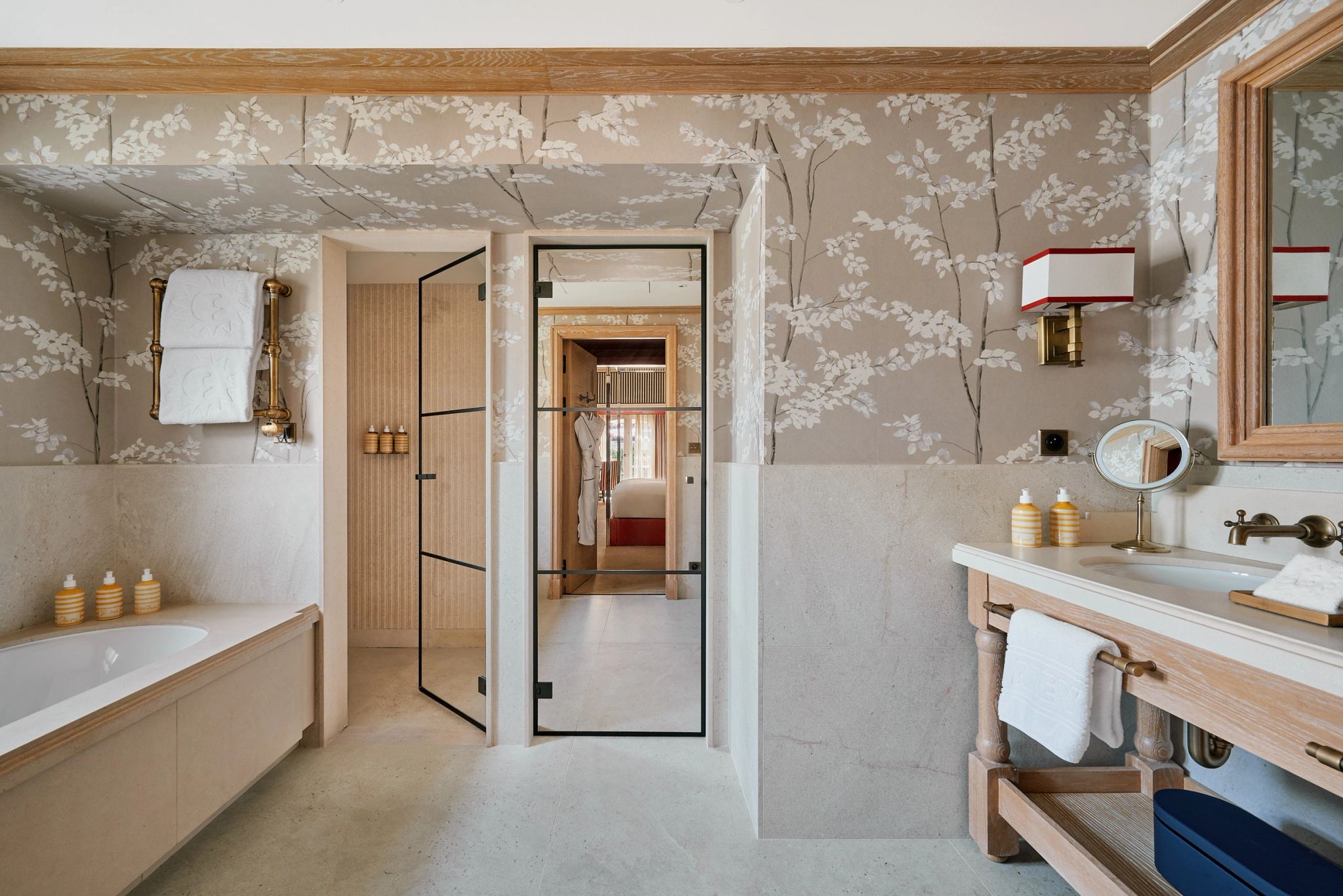 Junior Suite banheiro luxo - pia dupla - banheira de imersao