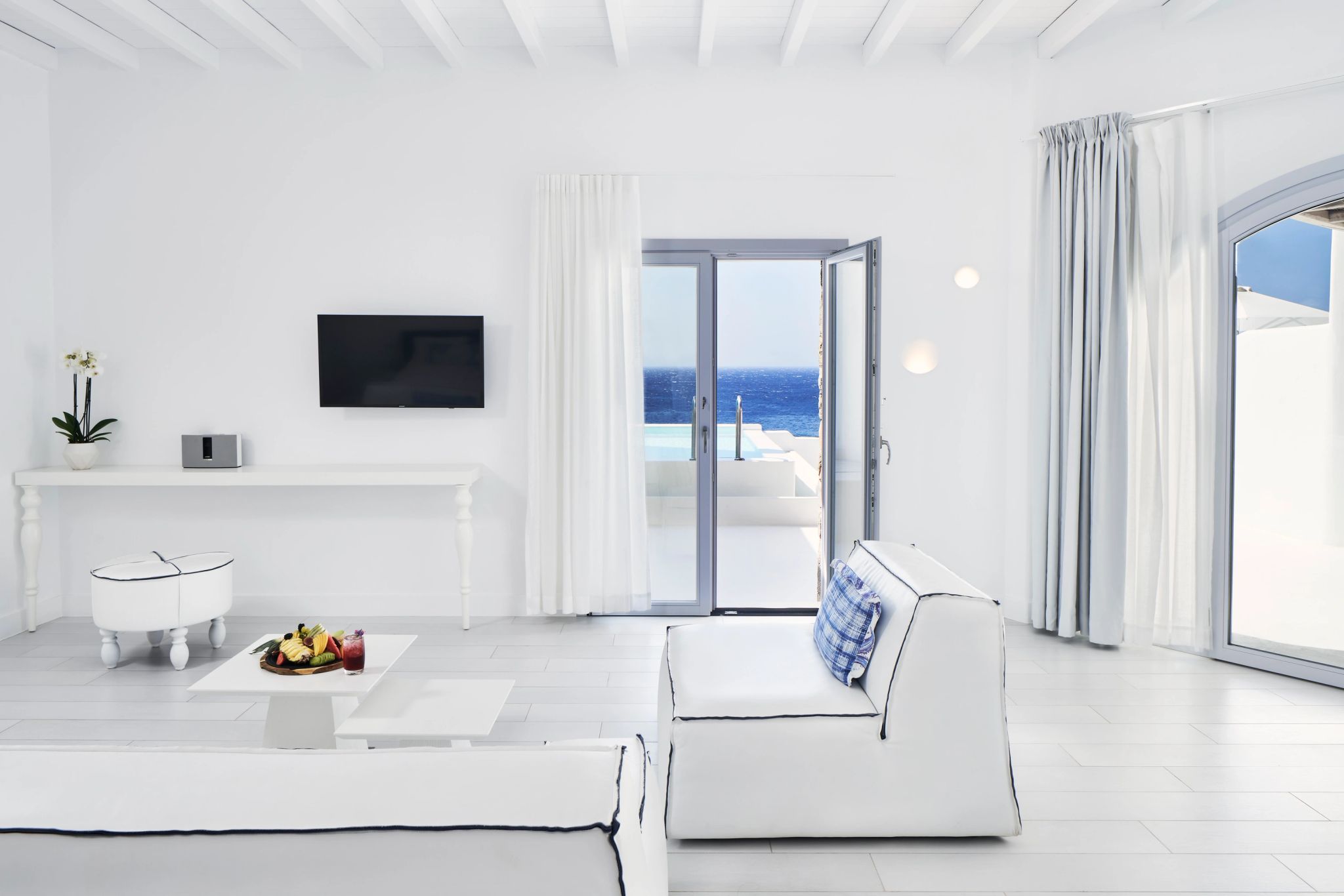 Katikies Suite Private Pool Sea View sala moderna - sala de tv - suite com sala