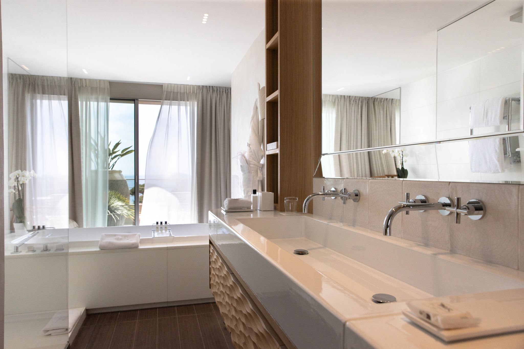 Corner Junior Suite Sea View Terrace banheiro luxuoso – banheiro grande – banheira de imersao