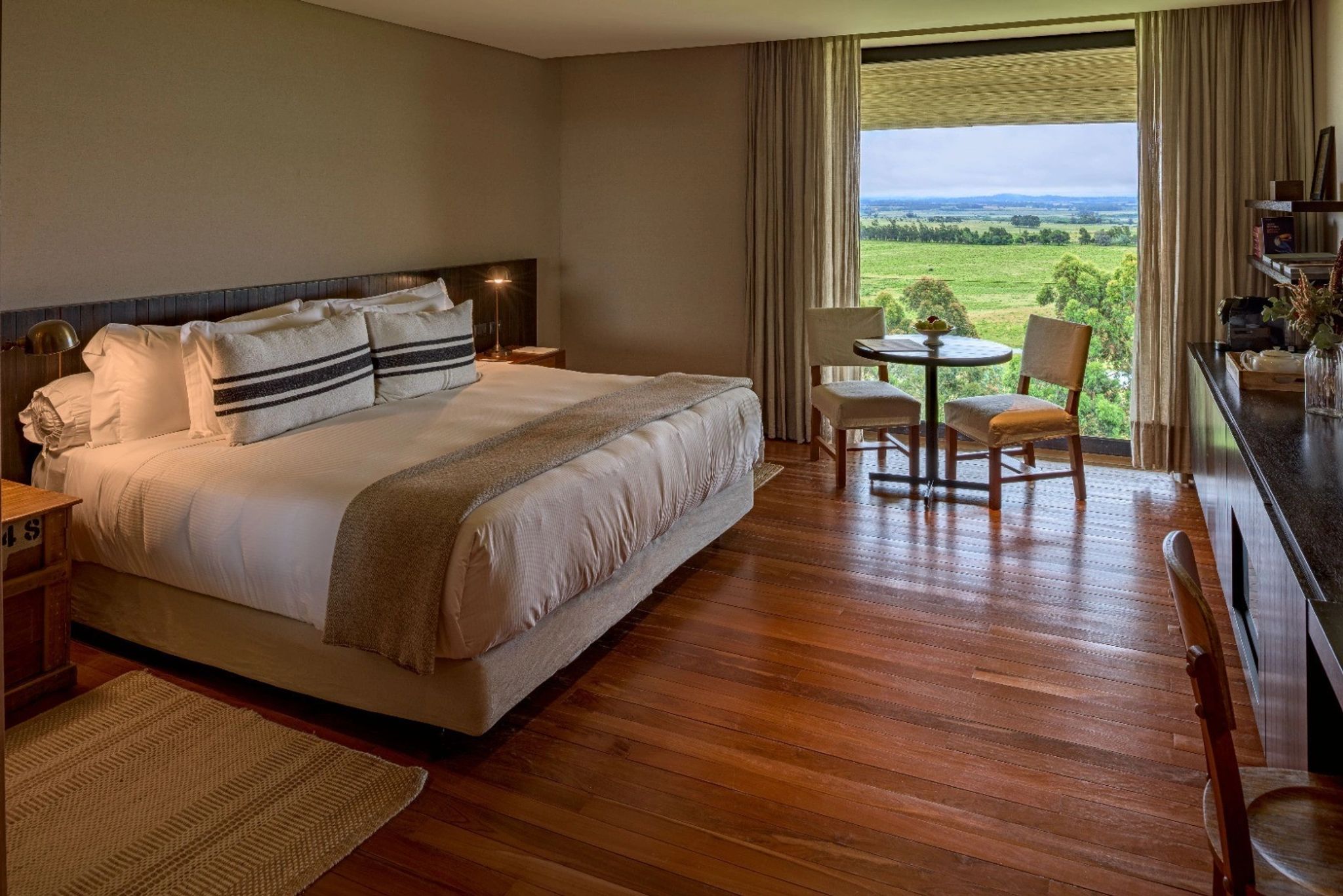 quarto casal - quarto de hotel - quarto vista campo