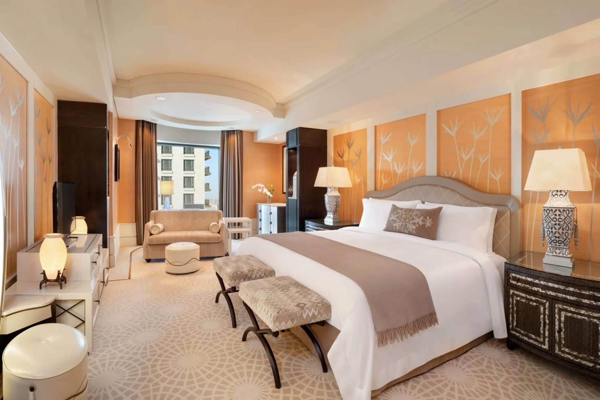 quarto king deluxe cairo - cama king vista parcial nilo - dormitório elegante st regis